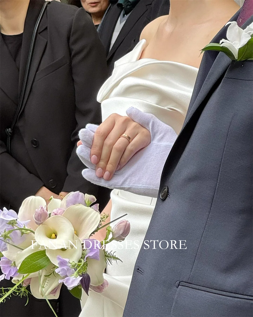 FANAN Schulterfreie koreanische Meerjungfrau-Hochzeitskleider дnostiek Innovate Satin Elfenbein Puffärmel Schnürung Maßgeschneiderte hübsche Brautkleider in Übergröße