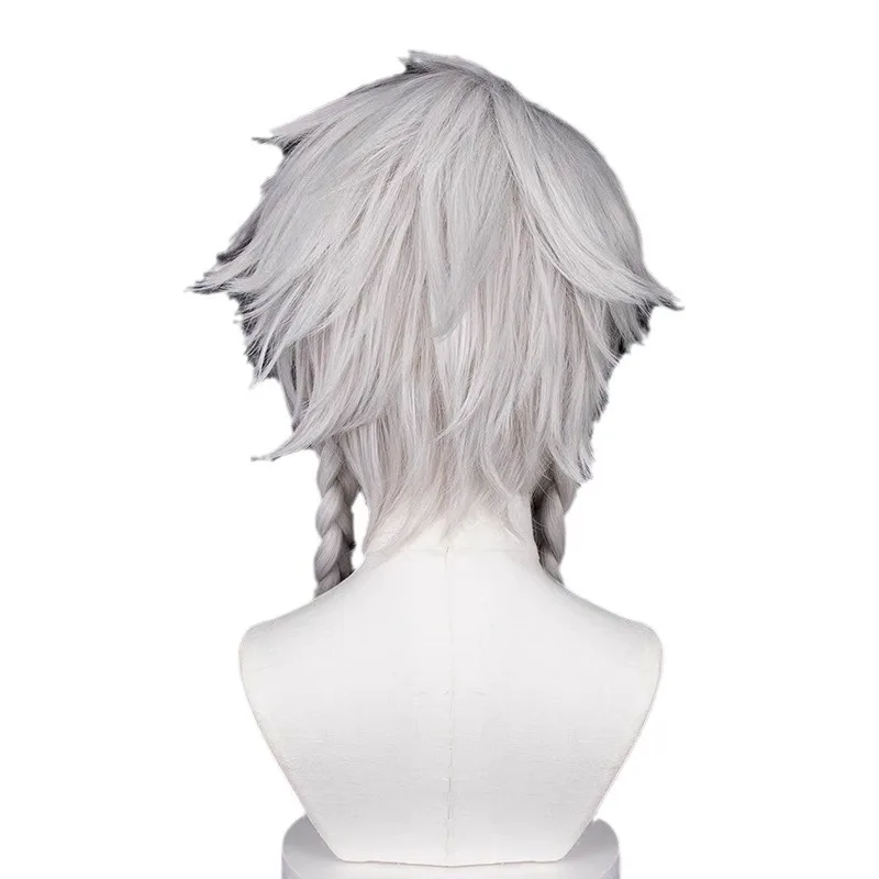 วิกผมคอสเพลย์สีขาวของนักพยากรณ์คนที่ห้า ภายใต้ความจริง อยู่ในสภาพที่ผมชี้ฟูที่ส่วนบน