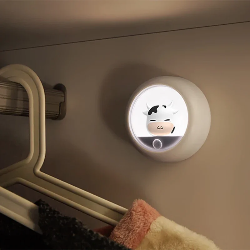 Luce notturna a Led creativa per bambini corridoio di ricarica USB lampada a induzione umana armadio camera da letto lampada da comodino lampada da armadio luce calda