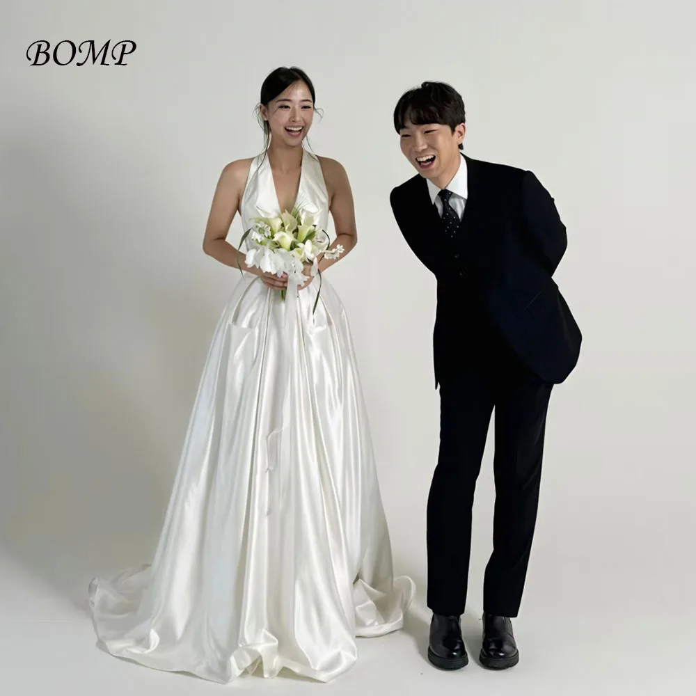 Elegancka suknia ślubna BOMP, dekolt typu halter, drapowana linia A, tren zamiatający, ecru tafta, Koreański sesja zdjęciowa, suknia na przyjęcie weselne, szyta na miarę.