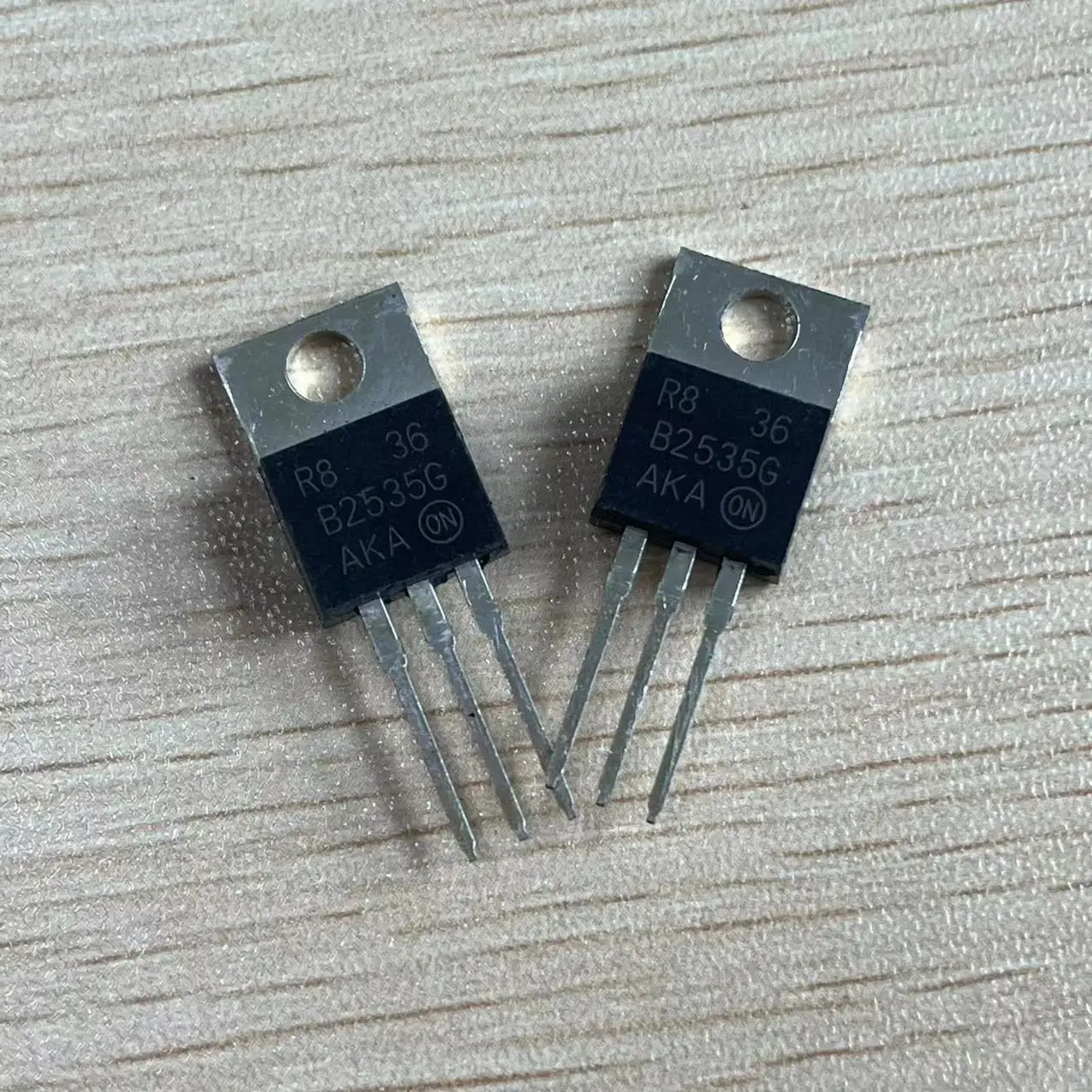 10PCS/Lot MBR20H200CT MBR2535CTG MBR2545CT MBR2545CTG MBR30150CT MBR3020CT MBR3040CT TO220  IN STOCK