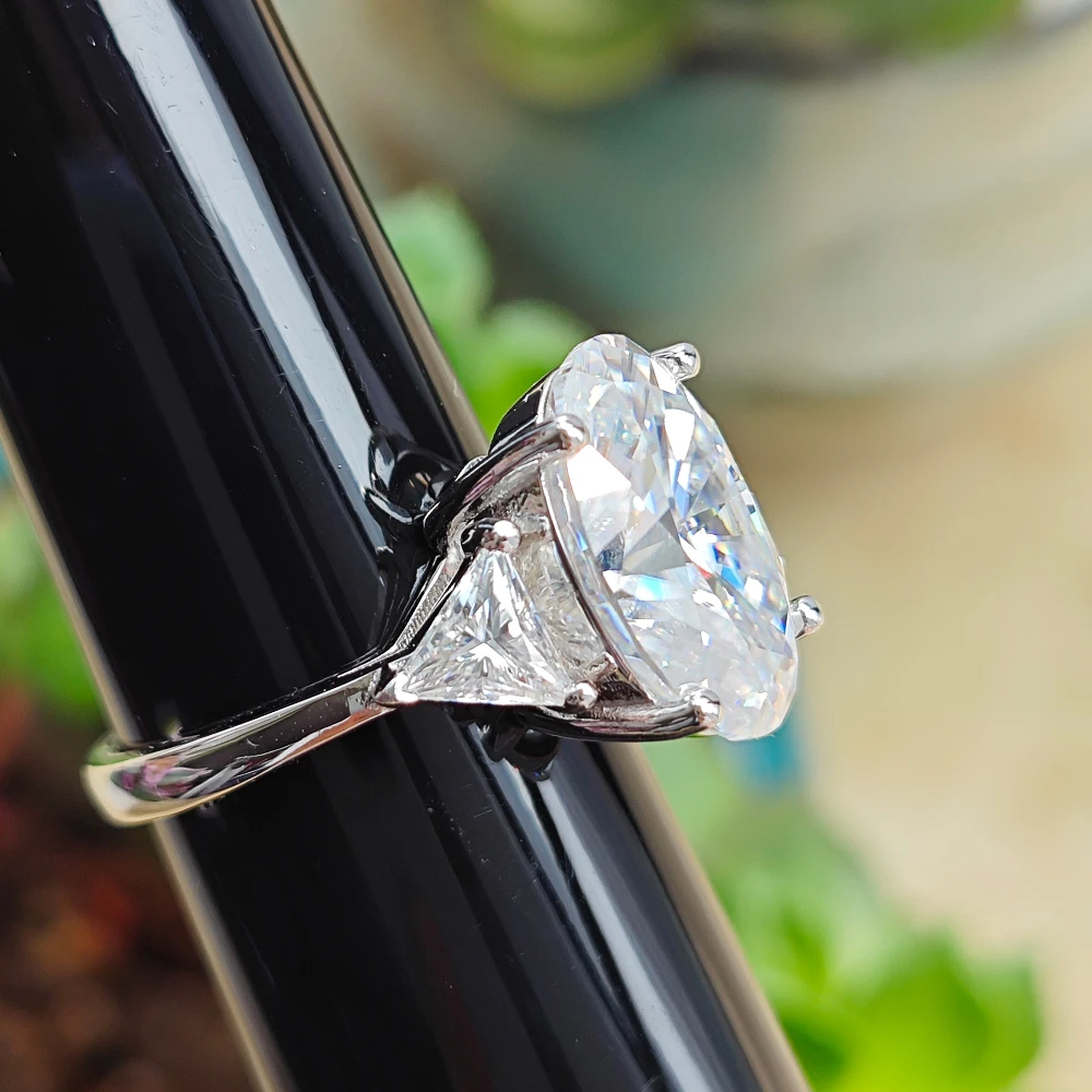 9‑CTTW Total‑Weight Oval‑Cut Full‑Moissanite Engagement Ring for Women, 3‑Stone‑Triangle‑Setting 925 Sterling‑Silver Wedding Band Fine Jewelry, Ideal Gift for Her