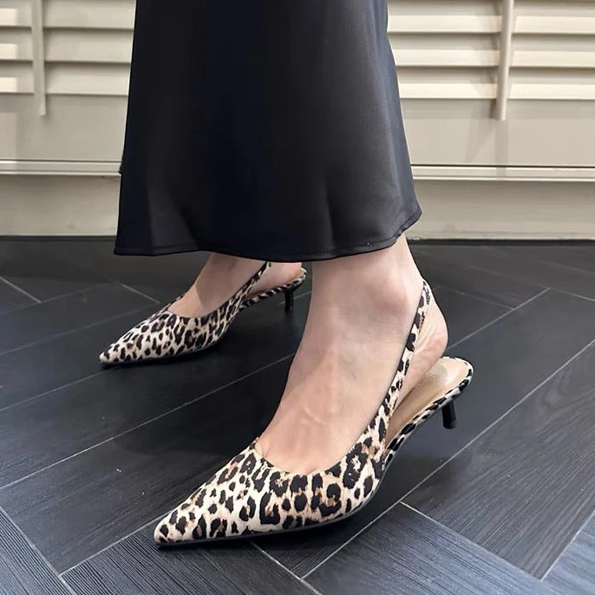 Scarpe da donna con stampa leopardata Design Vintage eleganti sandali con tacco basso Slingbacks Sexy Shallow Party Office Lady Shoes