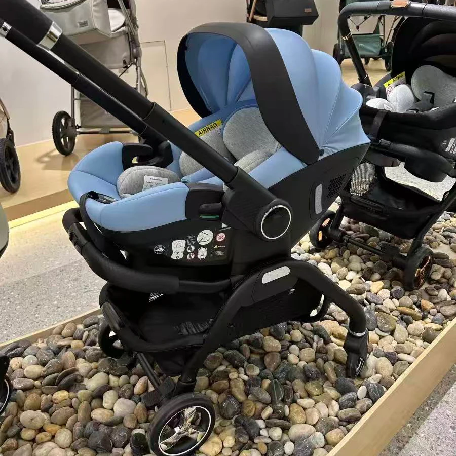 3-in-1-Kinderwagen, der als Sicherheitssitz verwendet werden kann und für Neugeborene im Alter von 0-12 Monaten geeignet ist. Es ist tragbar und faltbar.