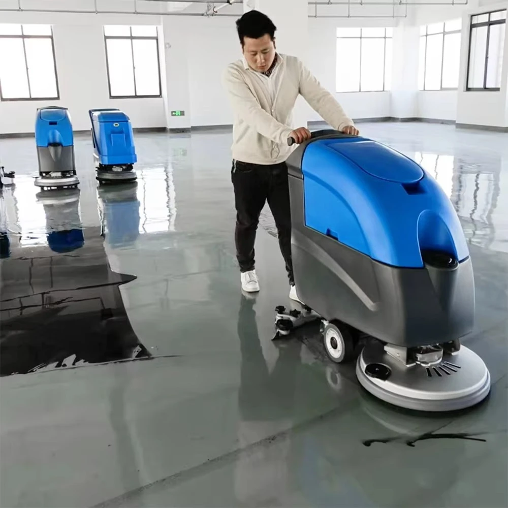 Épurateur de sol pour réservoir d'eau 65L, équipement industriel robuste, avec technologie de nettoyage avancée