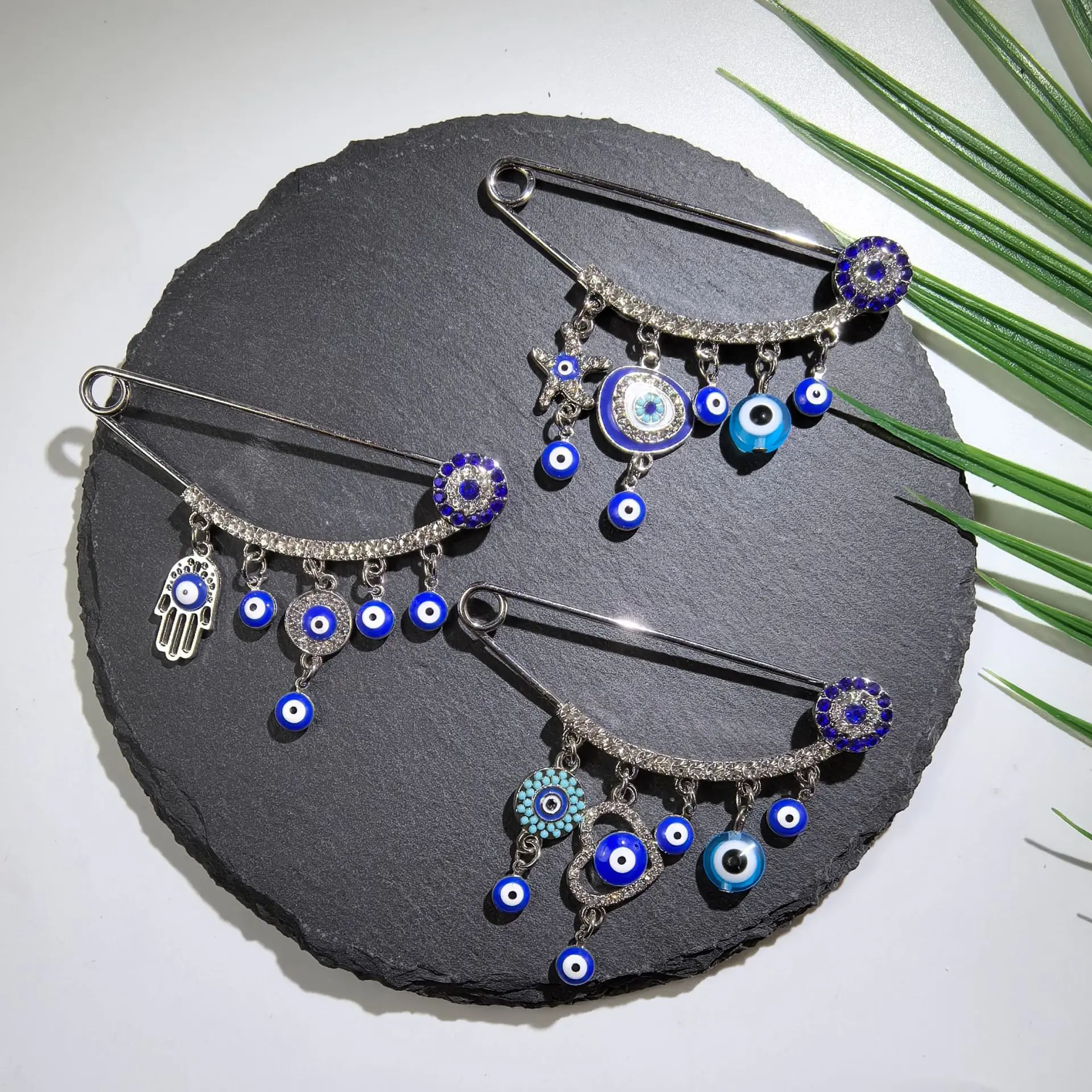Cross border creative high-end blue eye sweater pin decoration, diamond studded devil's eye tassel brooch