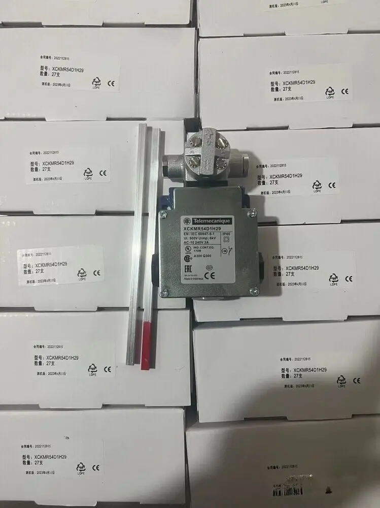 1PC NEW For XCKMR54D1H29 limit switch By