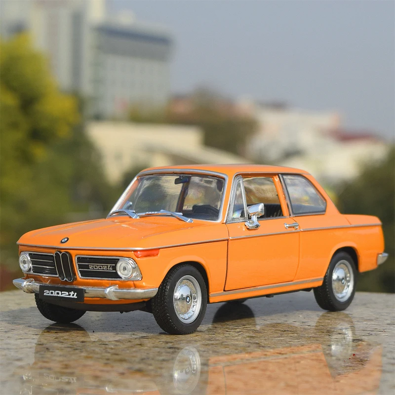 

WELLY 1:24 BMW 2002Ti, легкосплавный автомобиль, литье под давлением и игрушечный транспорт, модель автомобиля, миниатюрная масштабная модель автомобиля, игрушка для детей
