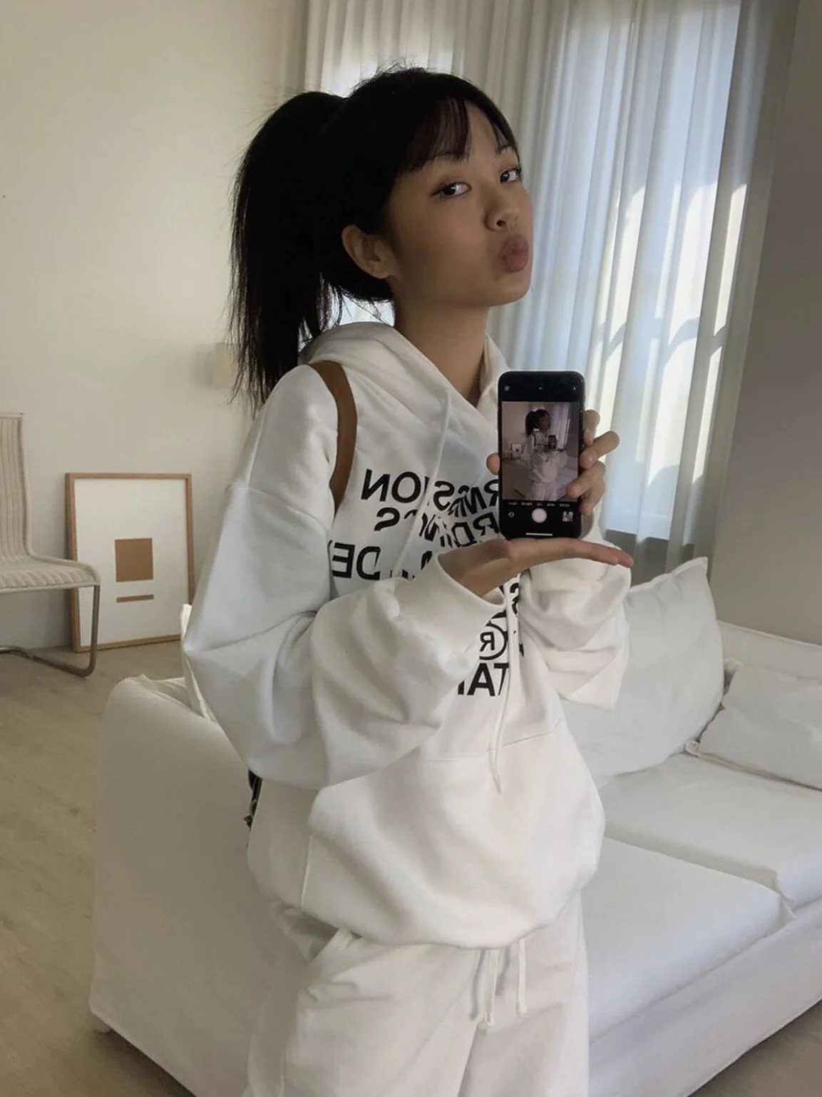 Aunt Fan He [Hidden XINGX] Cute Simple and Versatile Letters Print Hoodie White Pullover Top Women