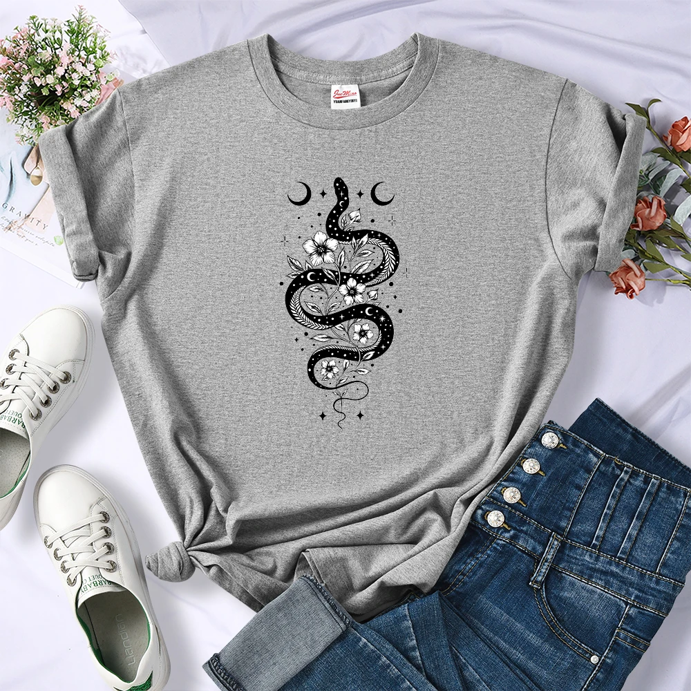 Moon And Snake Printing Women T-Shirts Fashion Comfortable Tshirt Street Hip Hop Clothes Breathable Summer Soft Womens Tshirts