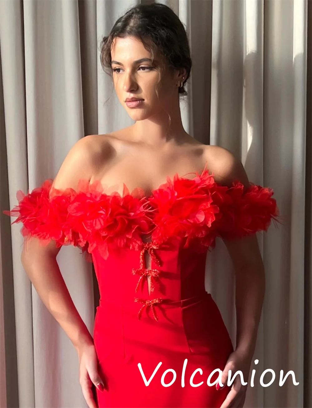 الأحجام المخصصة المتاحة جيرسي الطية زهرة البوق خارج على الكتف فساتين طويلة مخصصة مناسبة رسمية