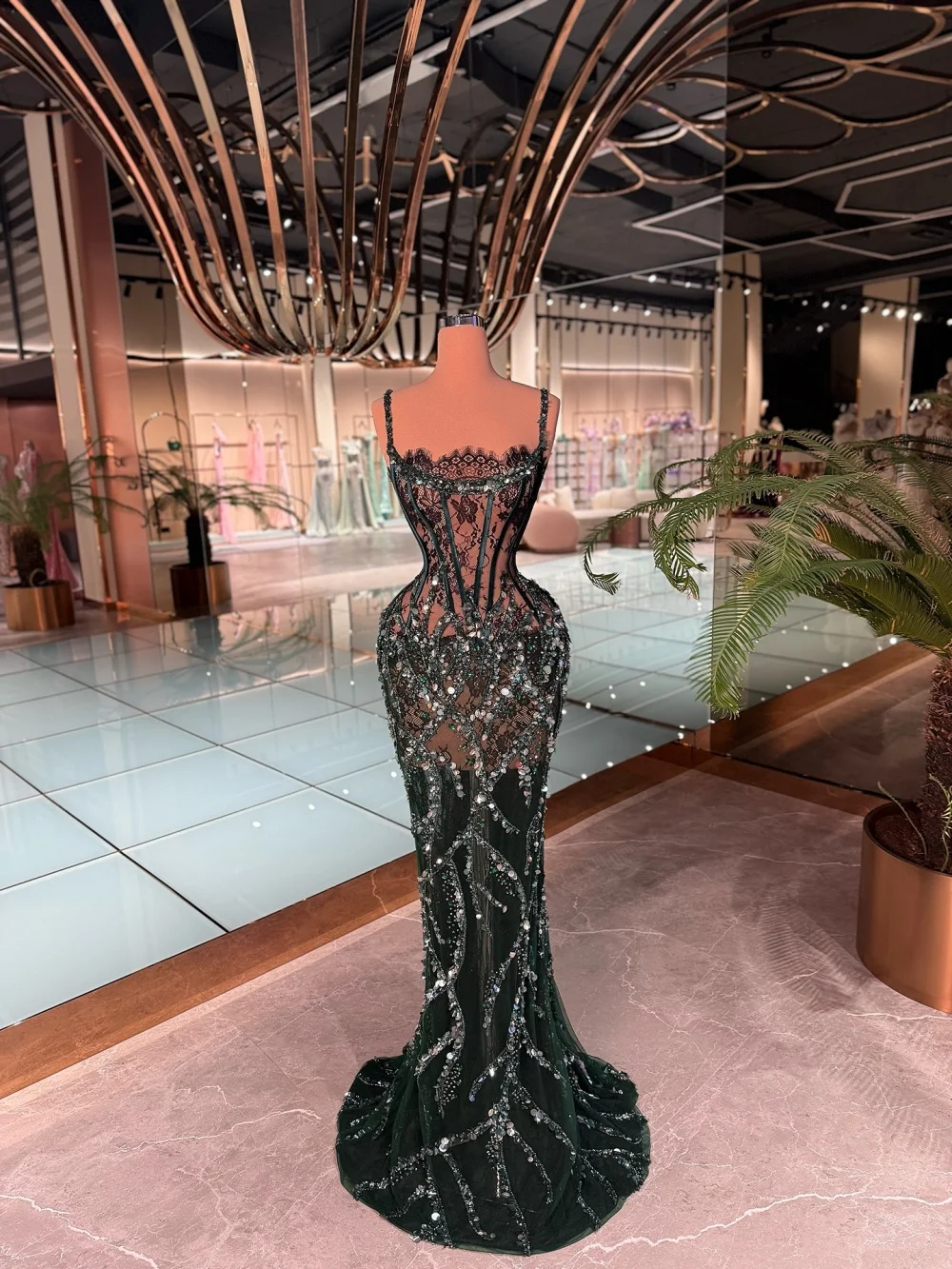 

Fashionable Spaghetti Strap Evening Dress Elegant Sleeveless Beaded Crystal Evening Gown Graceful A-Line Floor-Length Party Gown