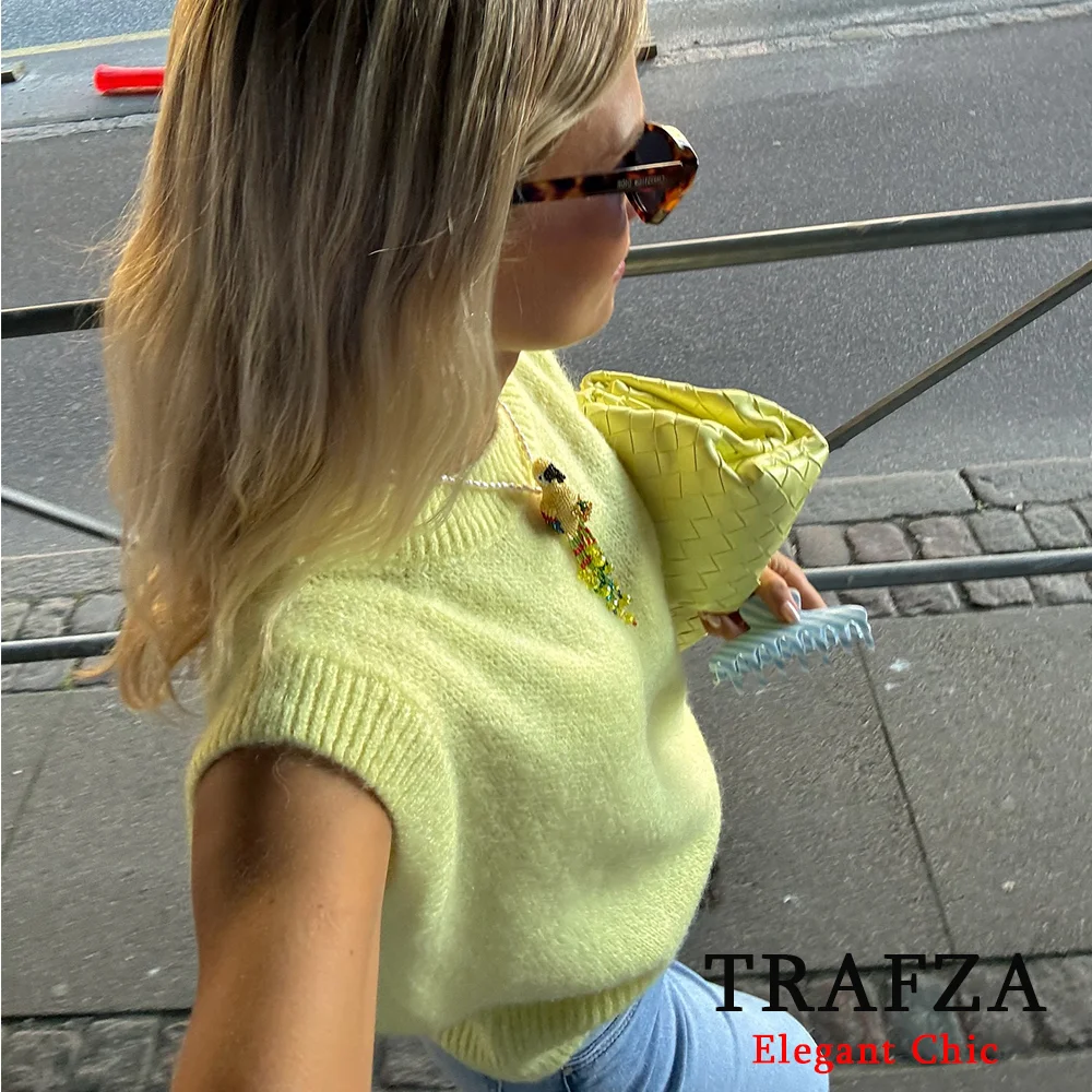 TRAFZA Casual Loose Yellow Plain Knit Sweater Vest Women\'s Solid Vest New 2024 Autumn Winter Fasion Lazy Basic Sweater Vest