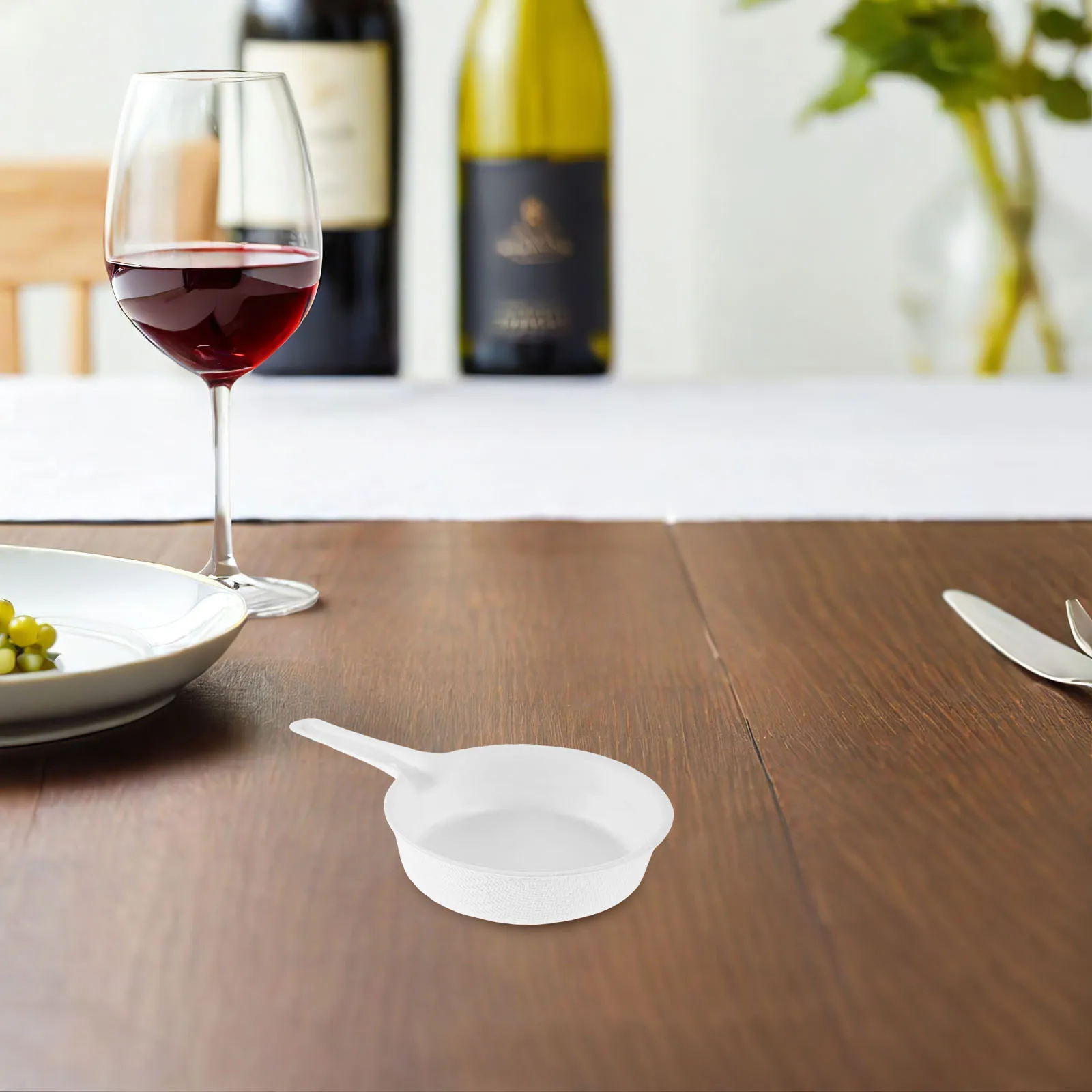 

25Pcs Creative Paper Plates with Handles Flat Pan Shape for Fruit Salad Dips Birthday Picnics Party Fruit Plates for Party