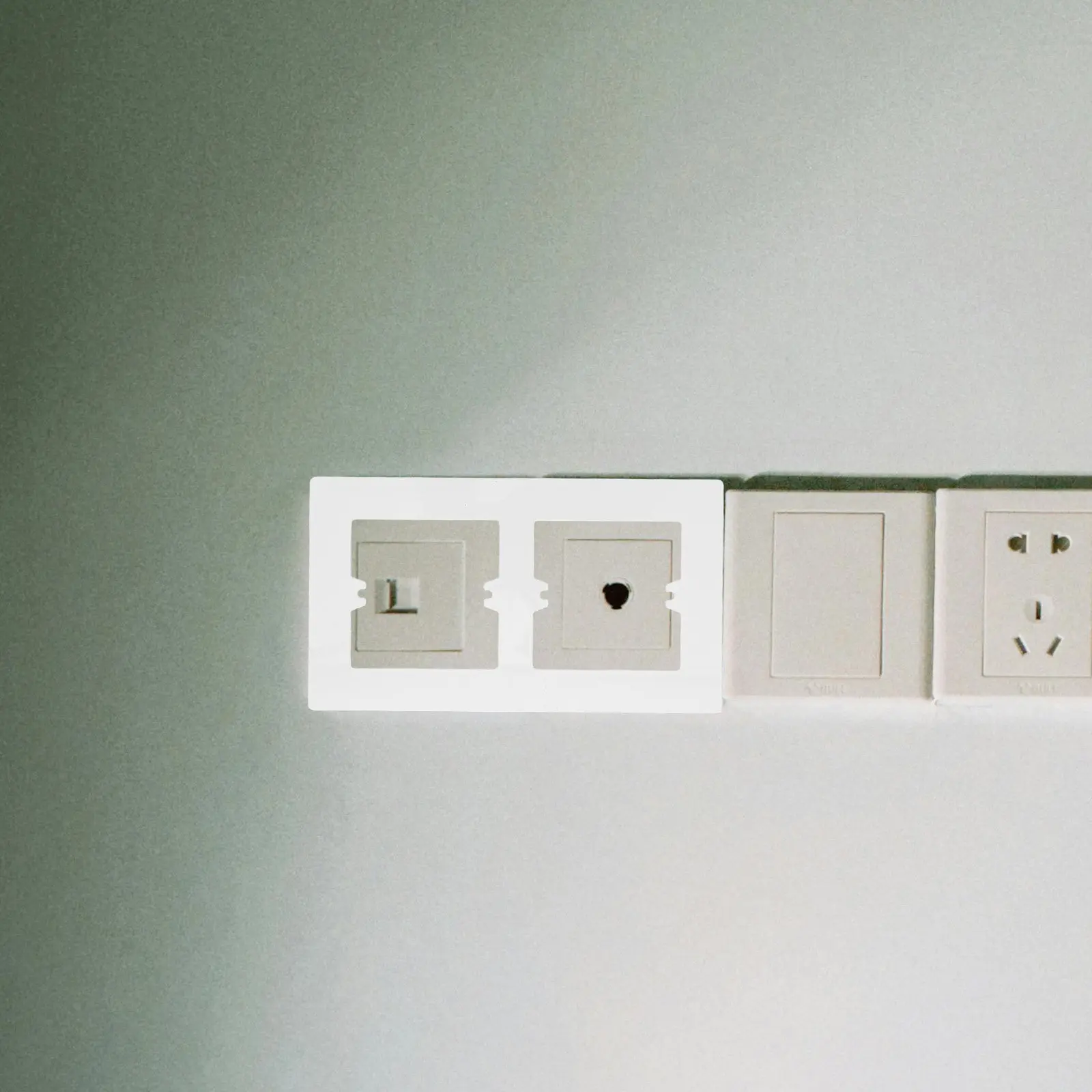 2Pcs White Decorative Outlet Cover Plates Enlarged Socket Surround Easy Installation Conceal Wall Imperfections for Switches