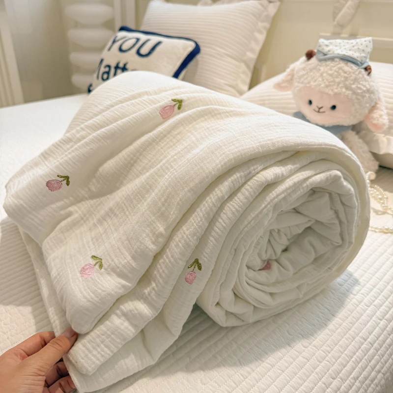 

2026 New High Quality Class A Kapok Wrinkled Yarn Small Fresh Embroidery Summer Quilt Solid Color Cool Quilt