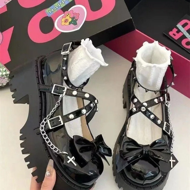 Mary Jane scarpe da donna estate nuova testa tonda bocca poco profonda catena in metallo cintura incrociata una linea fibbia scarpe singole