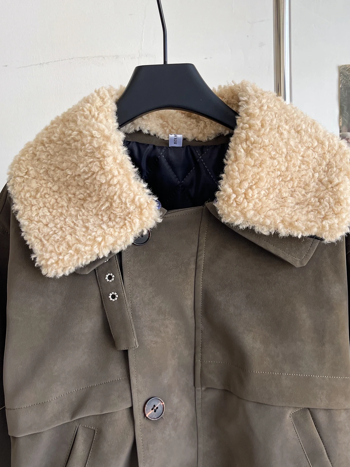 เสื้อโค้ทกำมะหยี่หนังกวางทรงหลวมสำหรับผู้หญิง พร้อมปกขนเทียม สไตล์ลำลองอเนกประสงค์