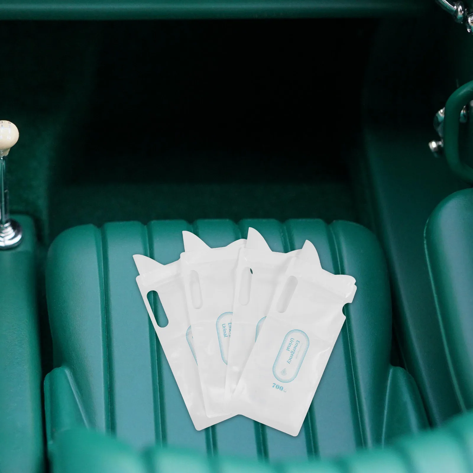 

4Pcs Emergency Urine Bags 700Ml Portable Unisex Disposable Urinal Pouch for Trip Camping Travel Women Men Spill Proof