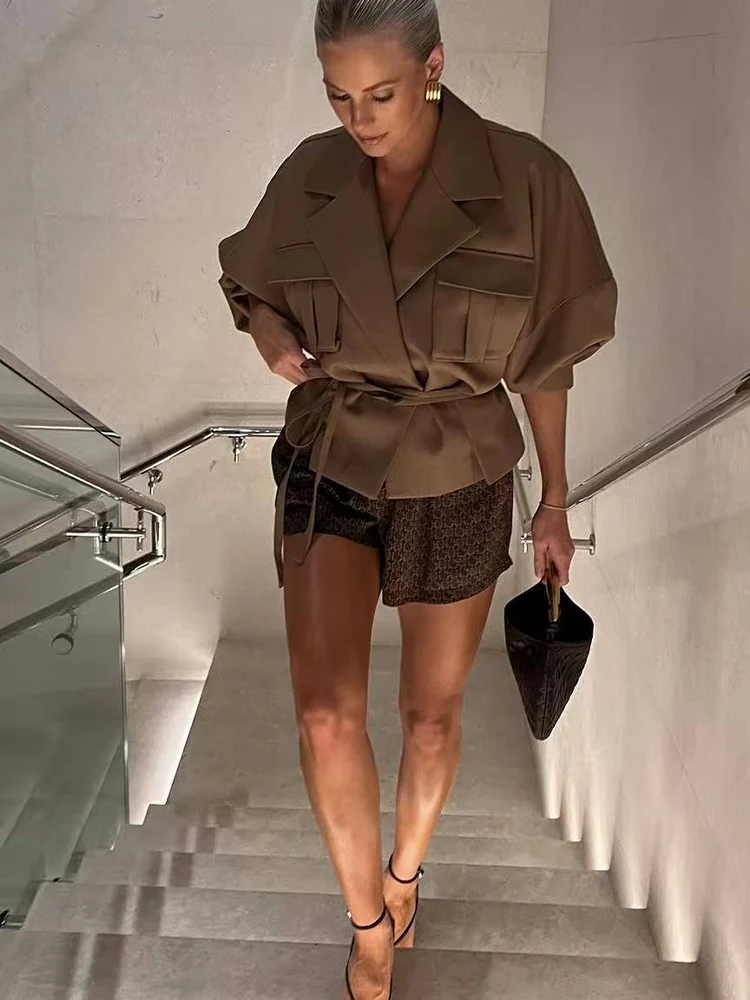 

Осенняя новая женская повседневная темпераментная простая однотонная куртка с трехмерным карманным поясом в европейском и американском стиле, топ