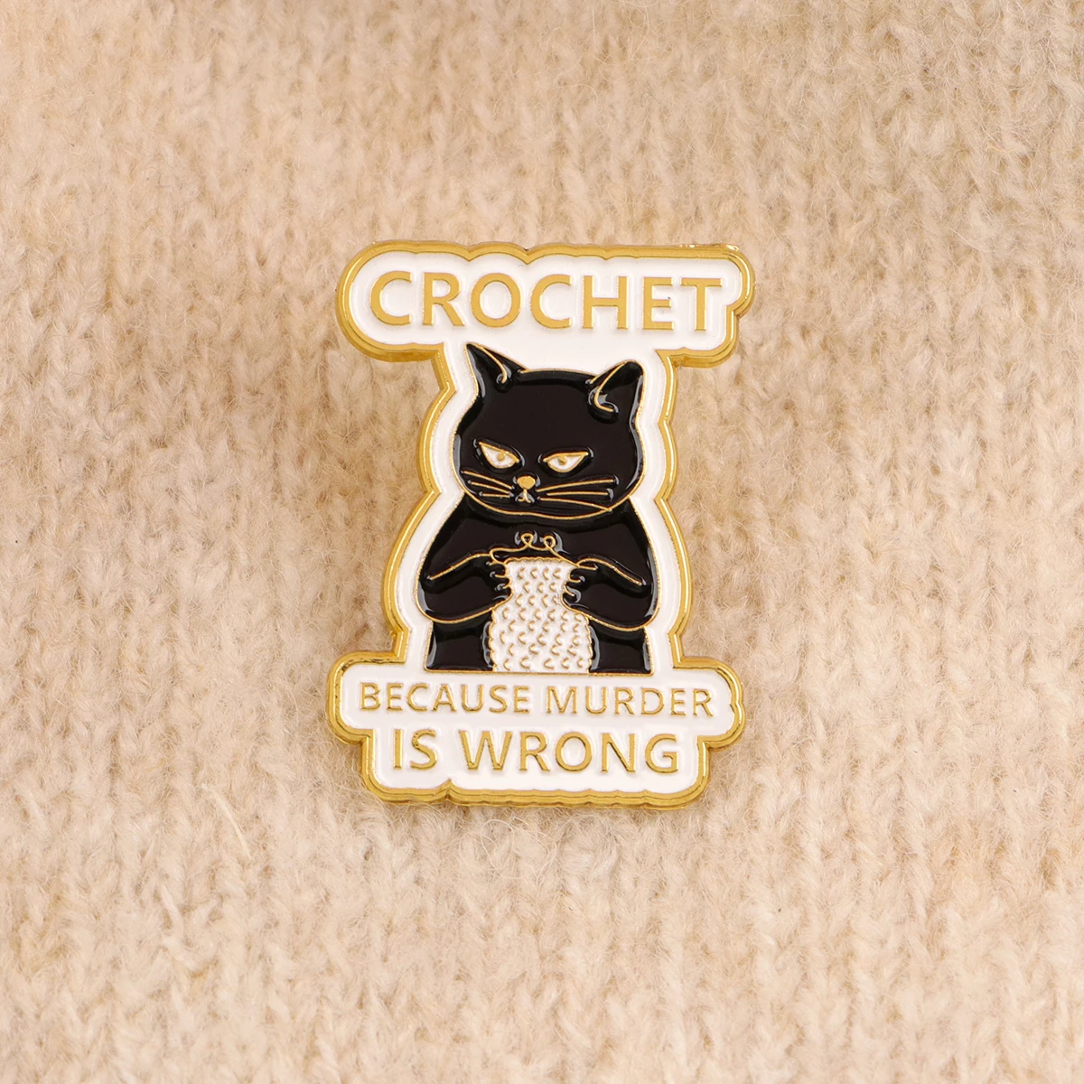 Cartoon Black Cat Crochet Enamel Pin Animal Badges on Backpack Broszki dla kobiet Metalowe szpilki do klapy Cosplay Akcesoria Zabawki Prezent