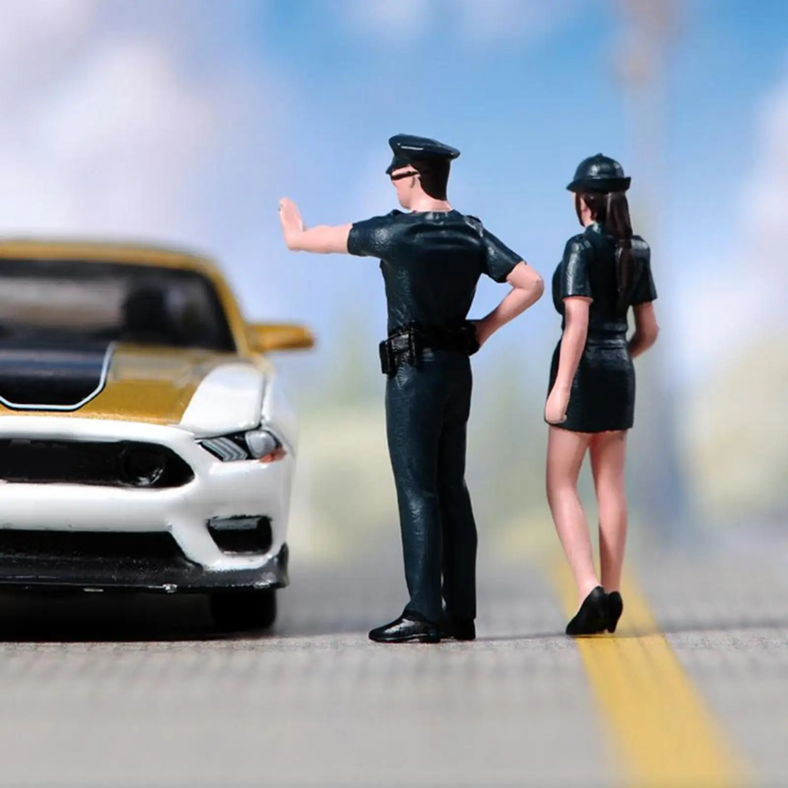 

2 Pieces 1:64 Scale Police Miniature Figures Mini Models Decorative Collectibles Mini People Figurines Dollhouse Accessories