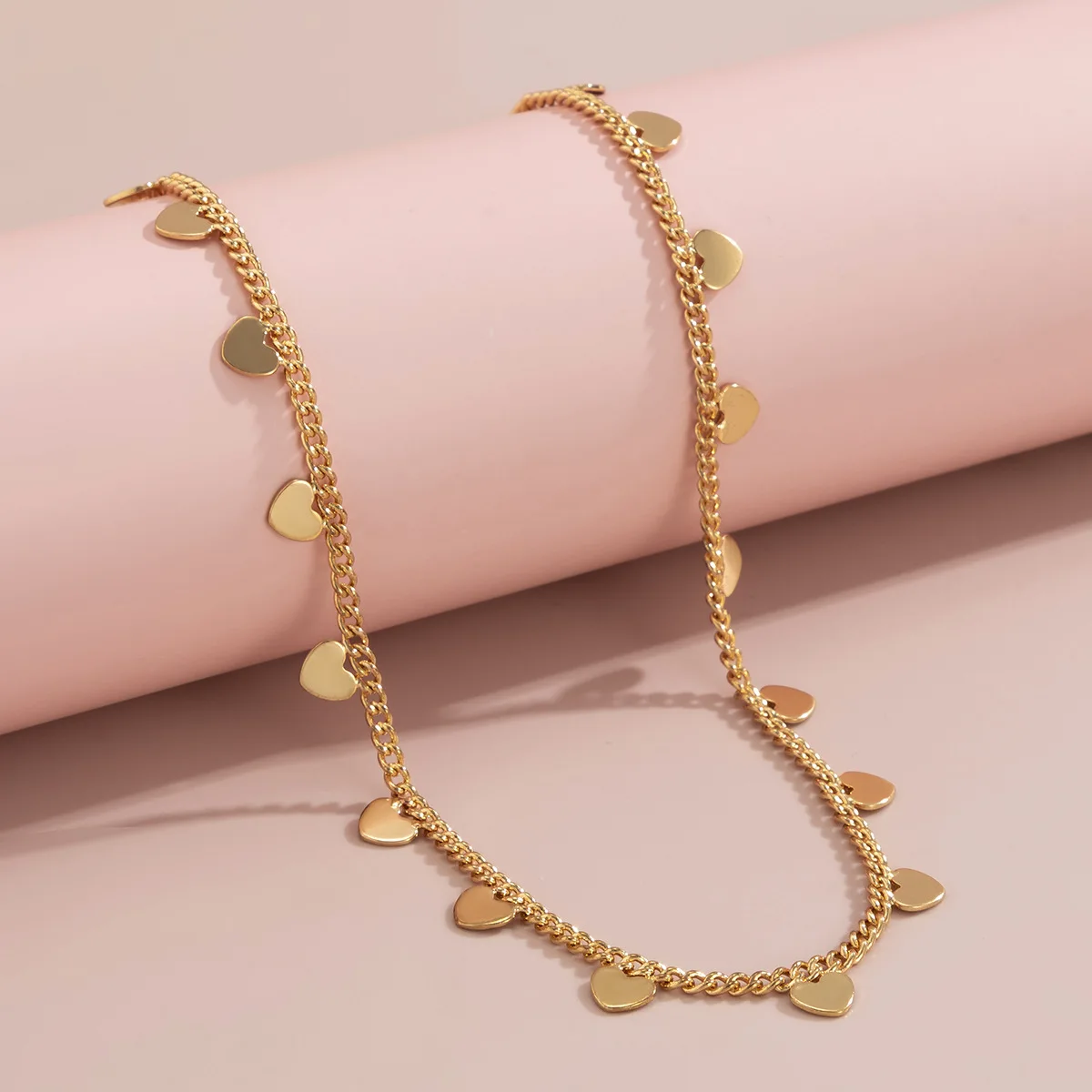 قلادة بسيطة بلون ذهبي ومعدني على شكل قلب وخوخي وشرابة قلادة على شكل الترقوة للسيدات 2023 حلية فتاة إبداعية مجوهرات عصرية هدية