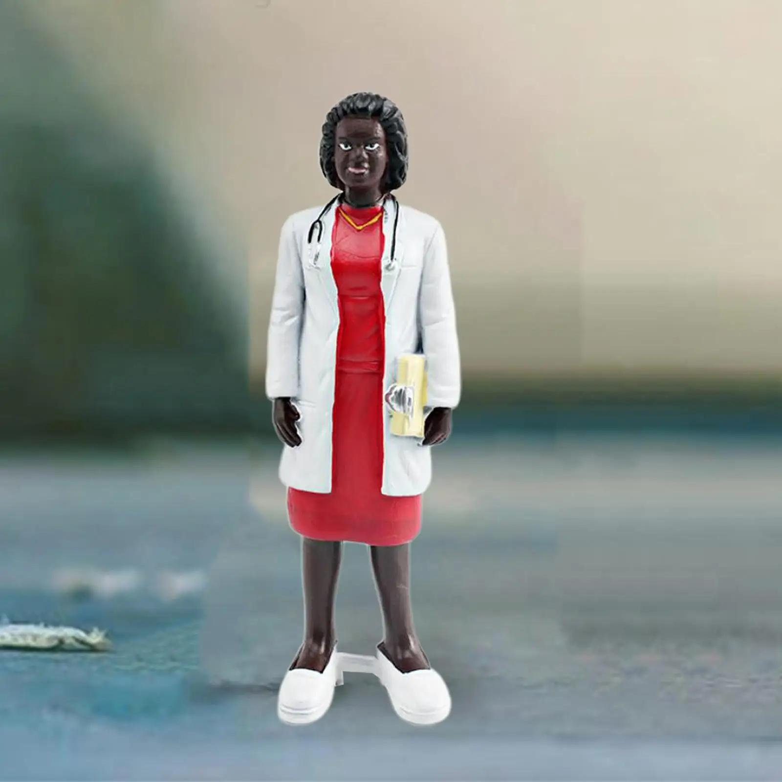 2x miniatuurbeeldjesset voor tuindiorama's en verzamelobjecten