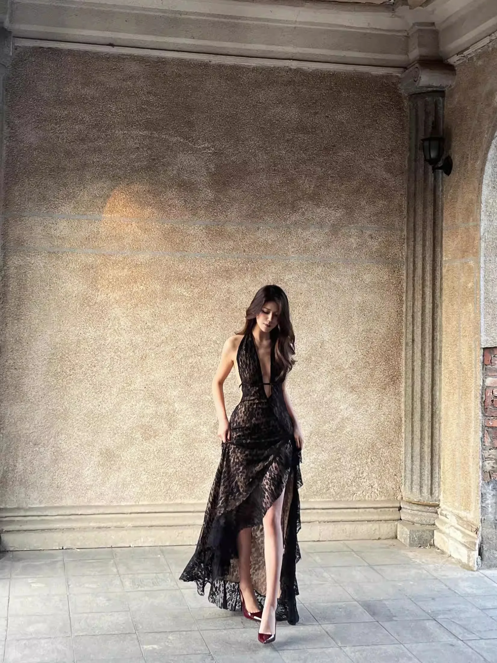 

Платье OUTFlT STUDIO с кружевным вырезом и глубоким V-образным разрезом, женское зимнее облегающее вечернее платье в деловом стиле, приталенное, из шелка