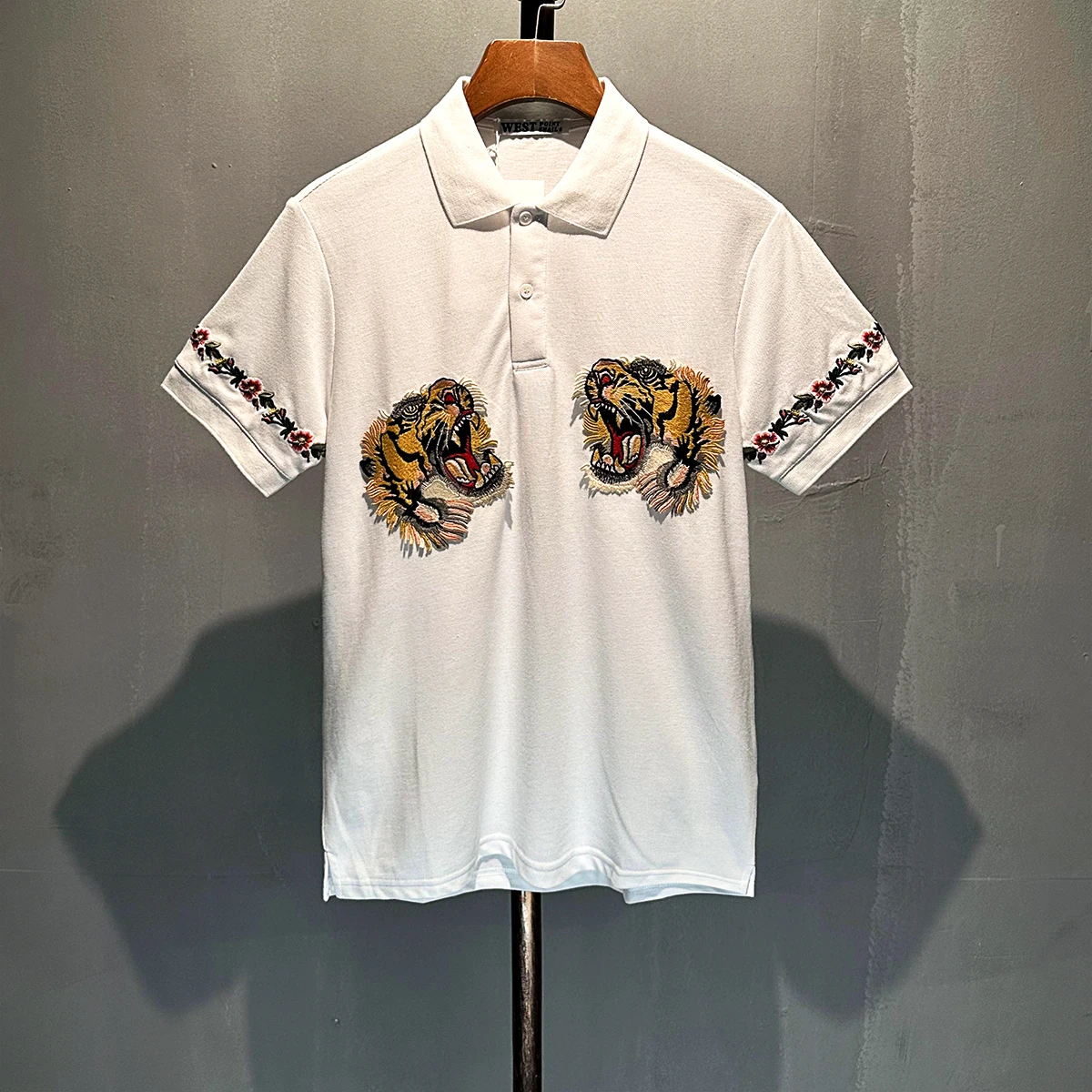 

Модная свободная универсальная летняя рубашка с вышивкой в ​​виде головы тигра и цветочным узором, мужская хлопковая футболка с короткими рукавами, молодежный стиль