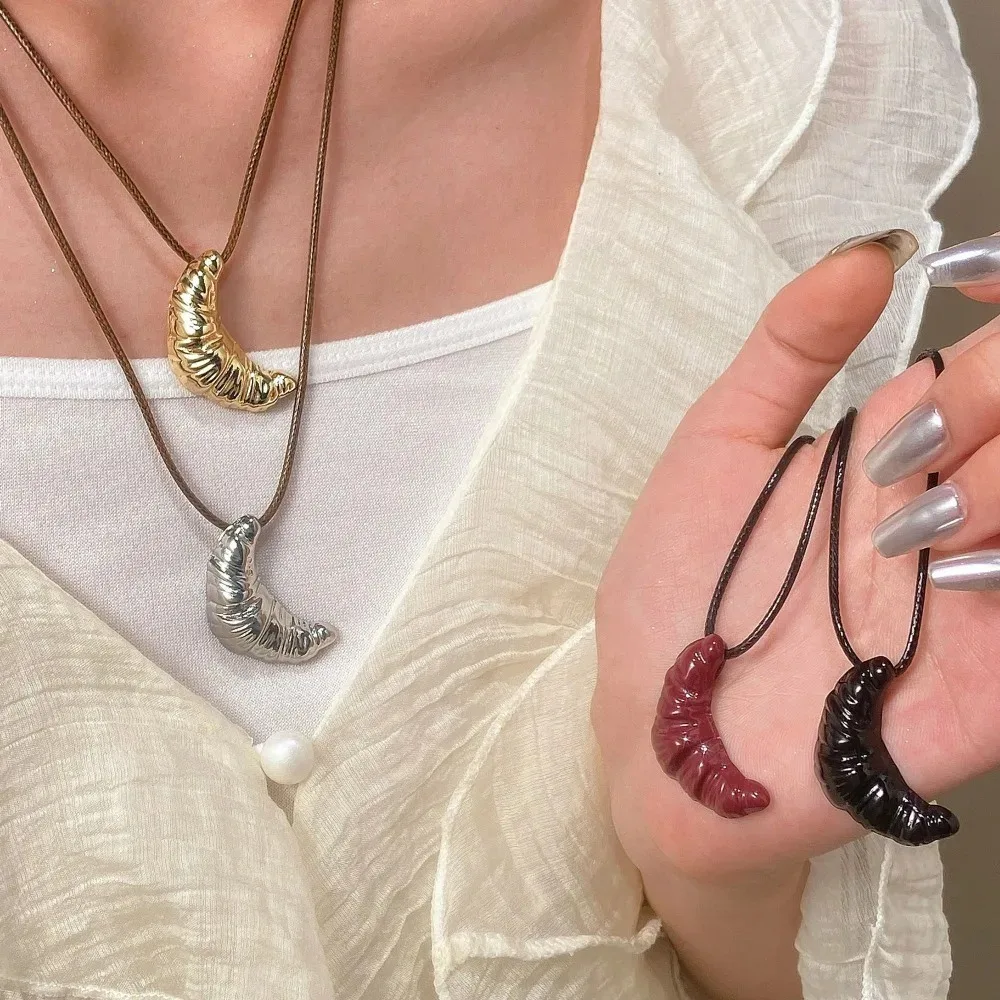 New Simple Cow Horn Long Necklace for Women Leather Rope Light Luxury Sweater Chain Chokers Fashion Jewelry Accessories Gifts