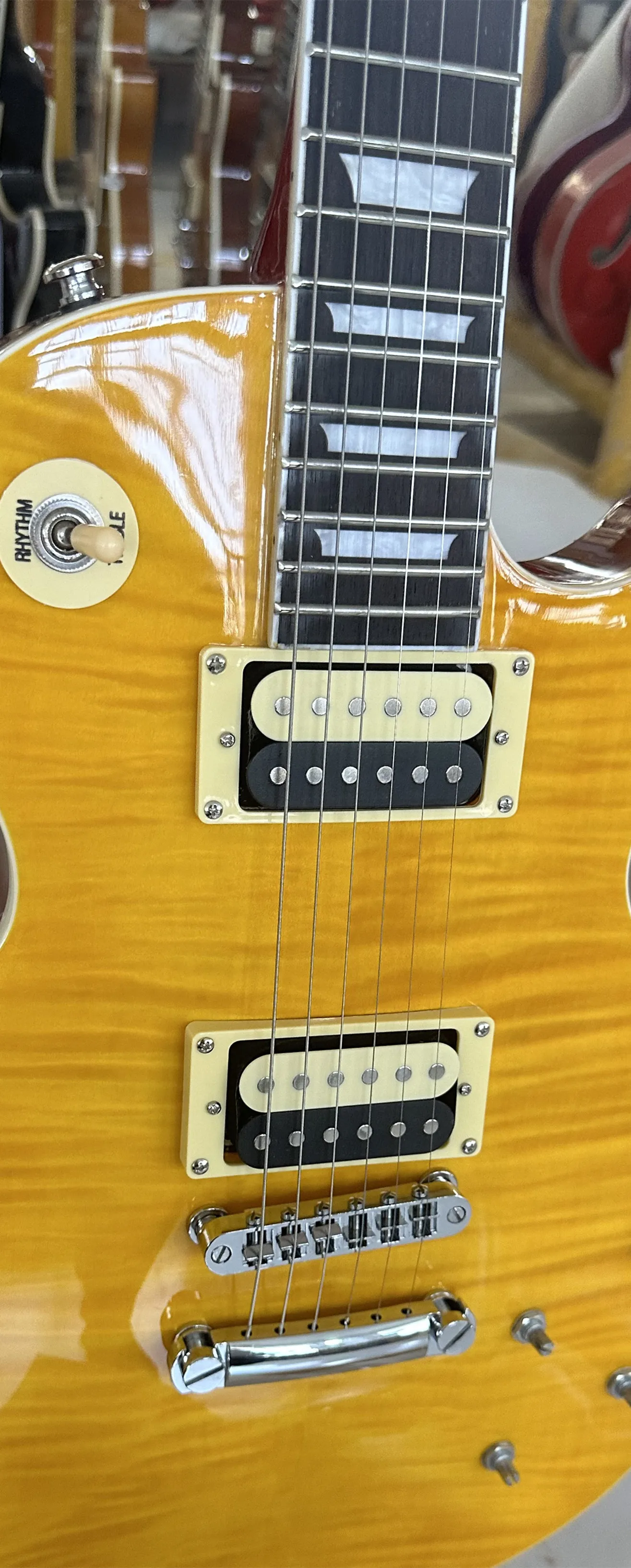 Standard electric guitar, yellow Tiger Pattern Gradient, signature guard, in stock, lightning package