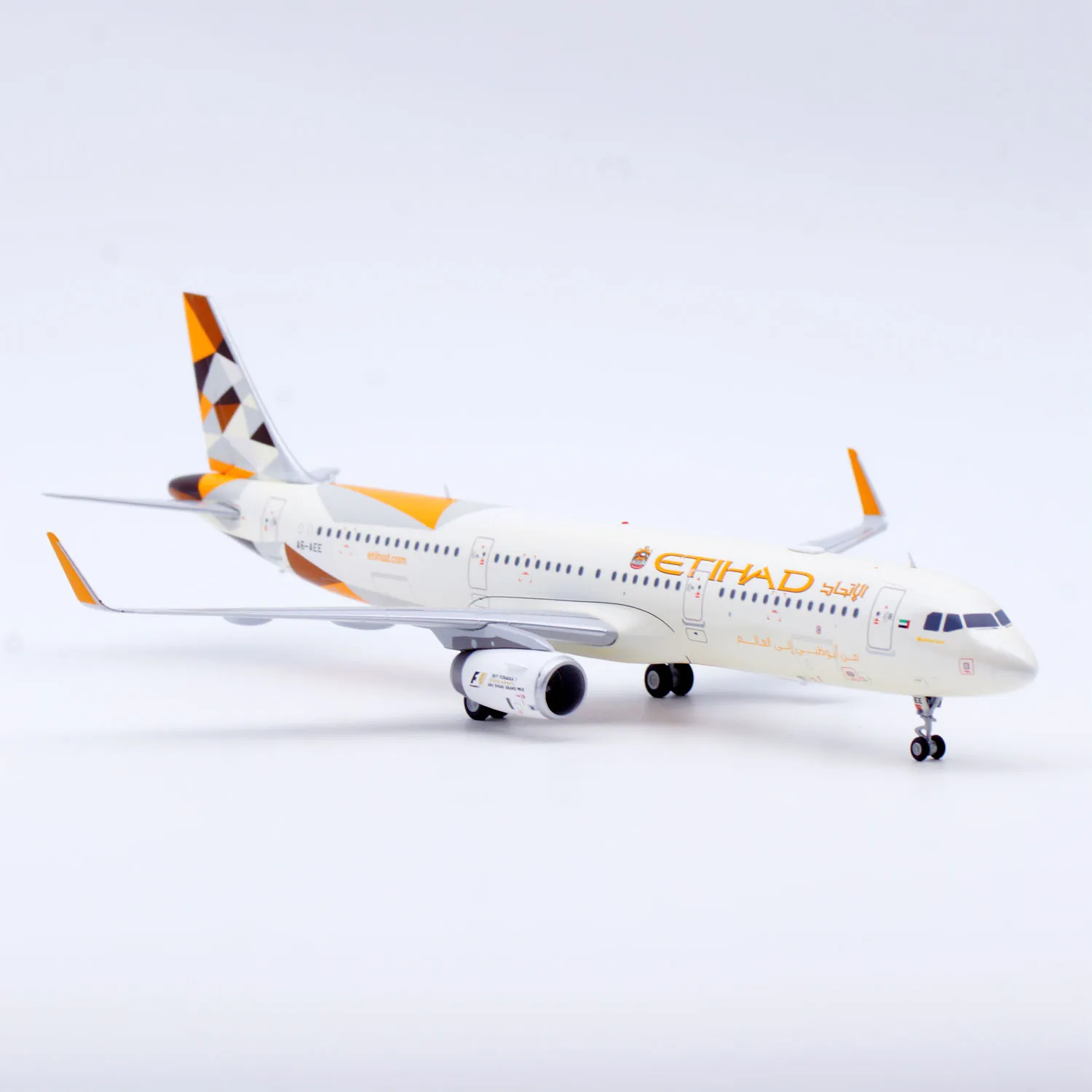 LH2403 سبيكة تحصيل طائرة هدية JC أجنحة 1:200 الاتحاد الخطوط الجوية ايرباص A321 دييكاست نموذج طائرة A6-AEE مع حامل #4