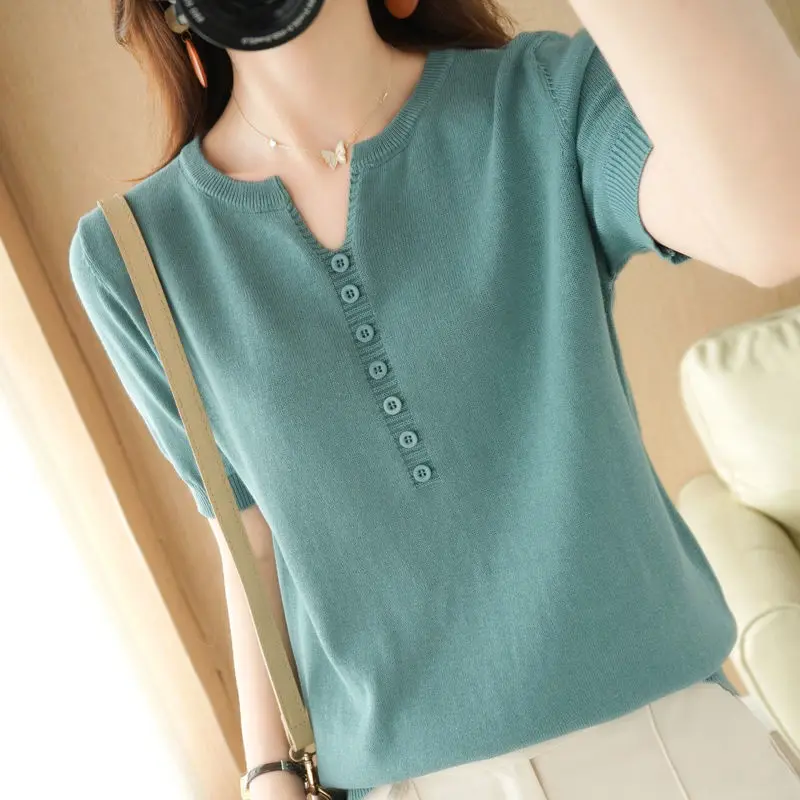 Spring/Summer New Short Sleeved Women\'s Loose V-neck Thin Knitted T-shirt Versatile Slim Fit and Age Reducing Short Sleeved Top