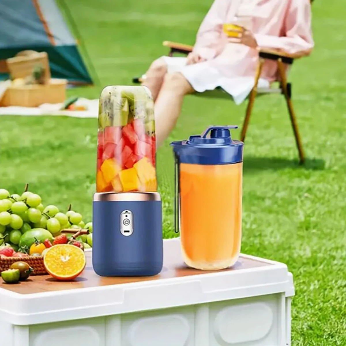 

A portable electric USB blender with button control and rechargeable USB, suitable for milkshakes and juices - easy to clean