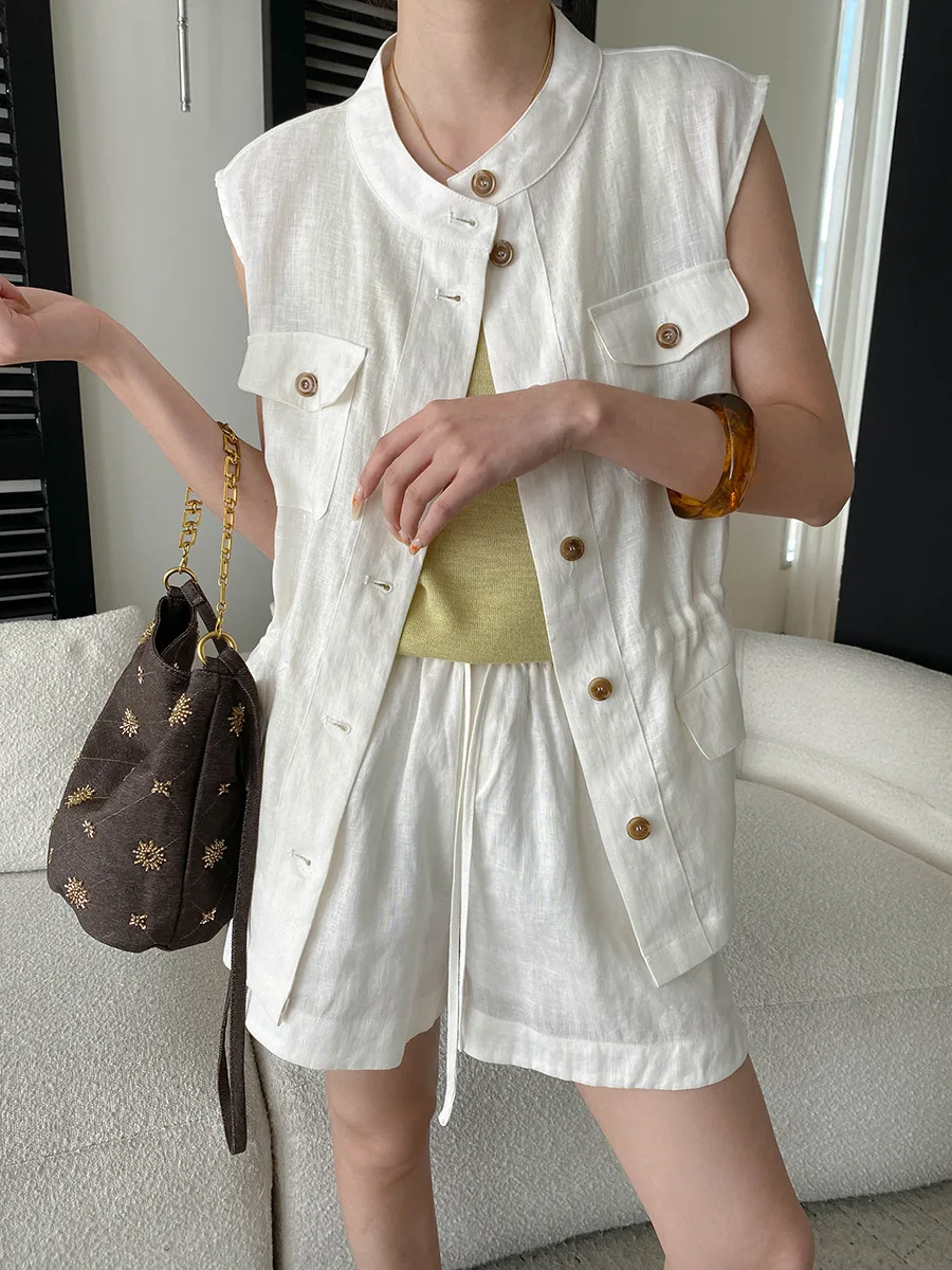 Sommerliches Damen-Set: Lässige, einfarbige Weste mit Stehkragen und Shorts mit Kordelzug – Detail 24