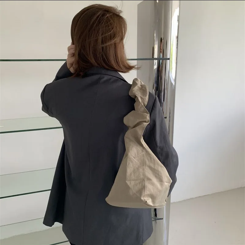 2023 Nylon Totes Shoulder Bags for Women Personalized Pleated Drawstring Lady Bag Simple Female Casual Commuter Handbag Bolso