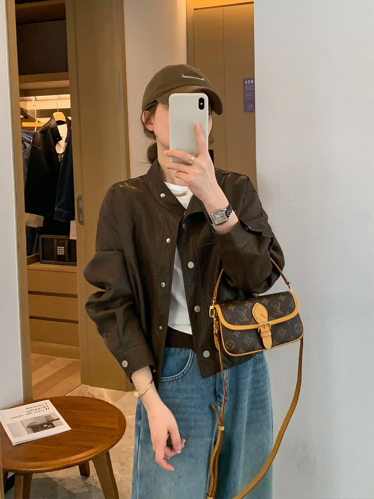 

Fashionable Cafe-au-lait Motorcycle Jacket Women's Leather Coat Spring 2026 Stylish round Neck Single Button Long Sleeve