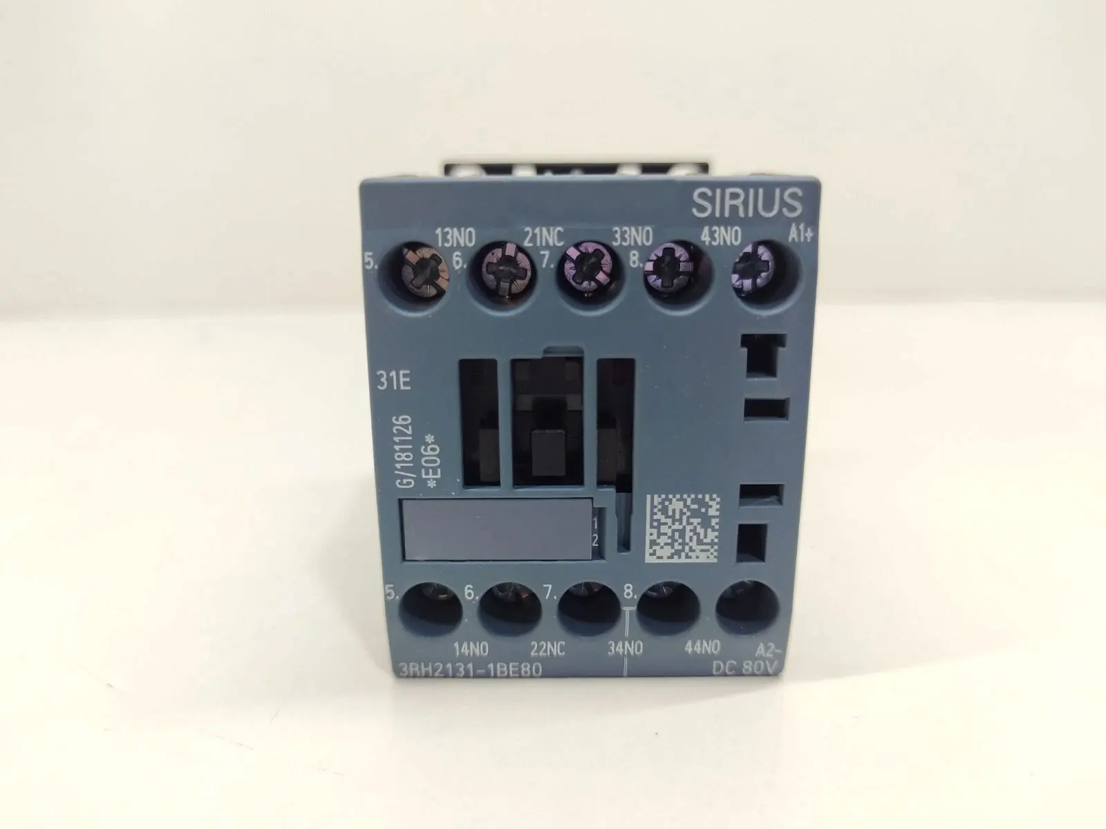 

Совершенно новый 3RH2131-1BA40 3RH2131-1BC40 3RH2131-1BE40 3RH2131-1BE80 Гарантия один год