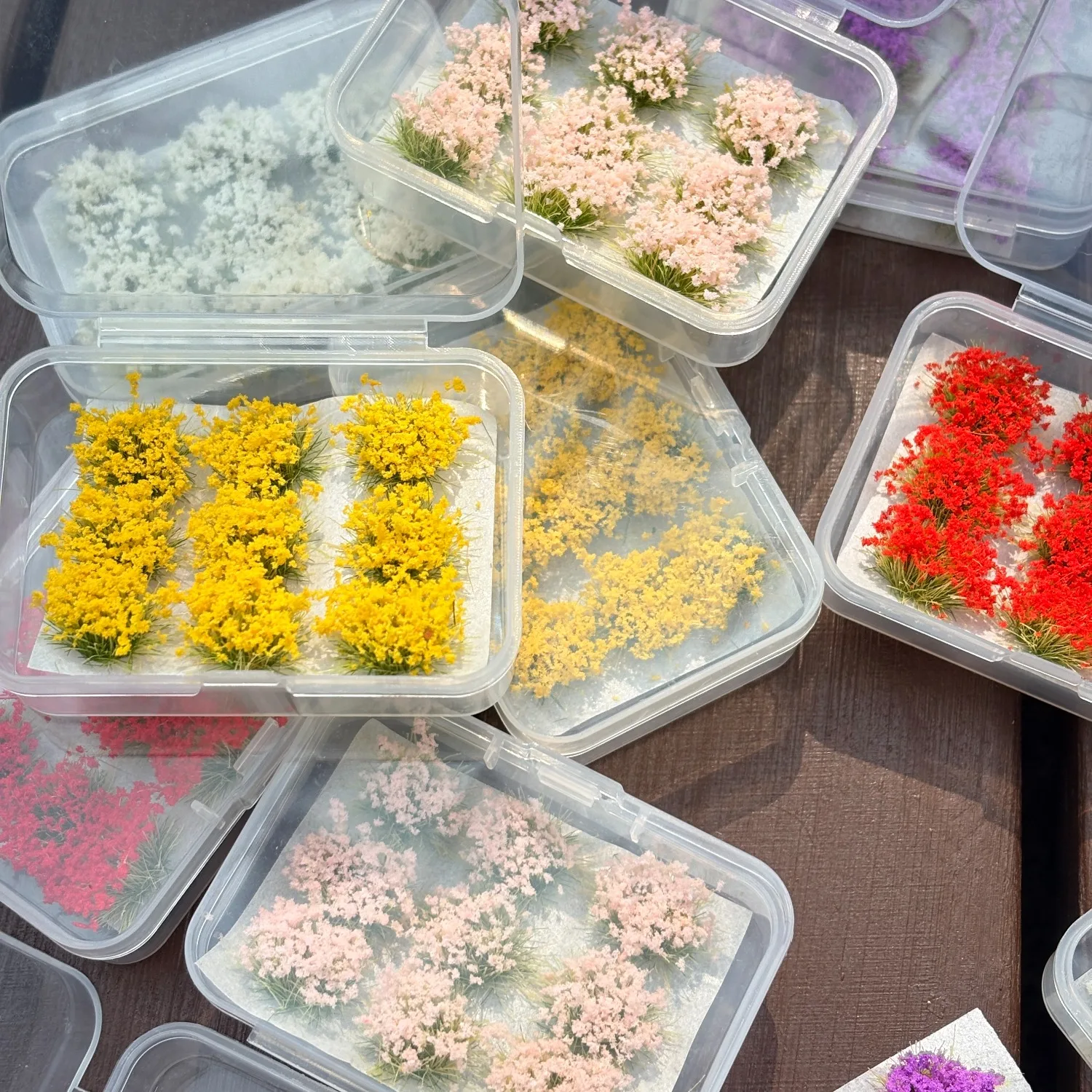 A Box of 9 Tufts Mini Model Flower Clusters for Miniature Architectural Model Ornament,5 Vibrant Colors,Realistic Static Flowers
