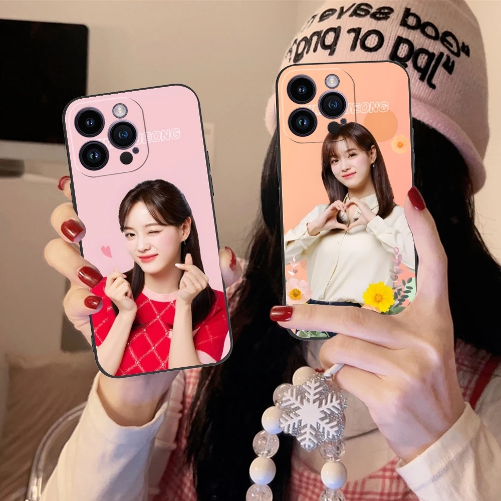 Cute Kim SeJeong Mobile Cell Phone Case for iPhone 15 14 13 12 11 X XR XS 8 7 Pro Max Plus Mini Black Soft Phone Cover Shell