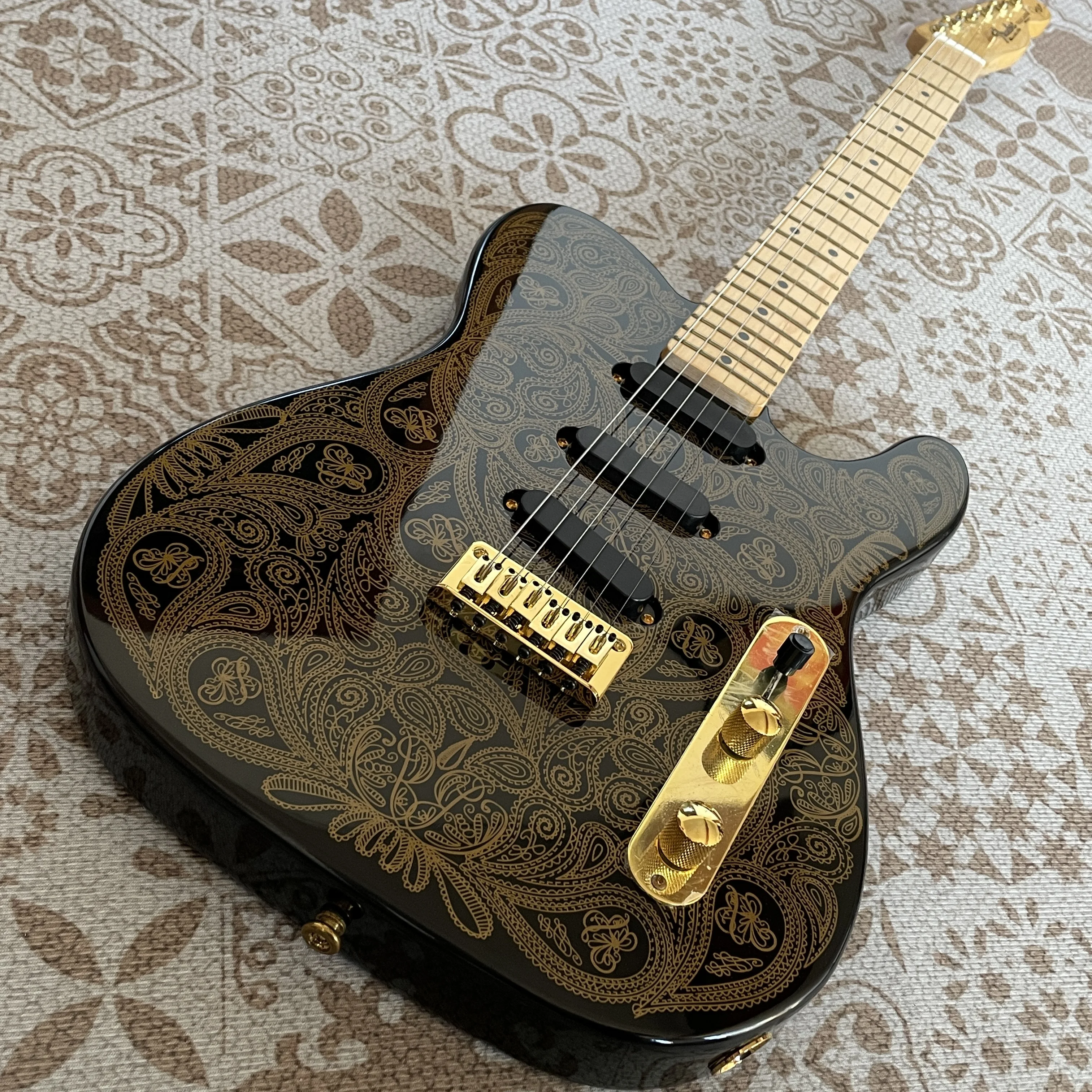 

Высококачественная 6-струнная электрогитара, золотой принт, кленовый гриф, звукосниматели S-S-S, 21 лад, золотая фурнитура, в наличии, F