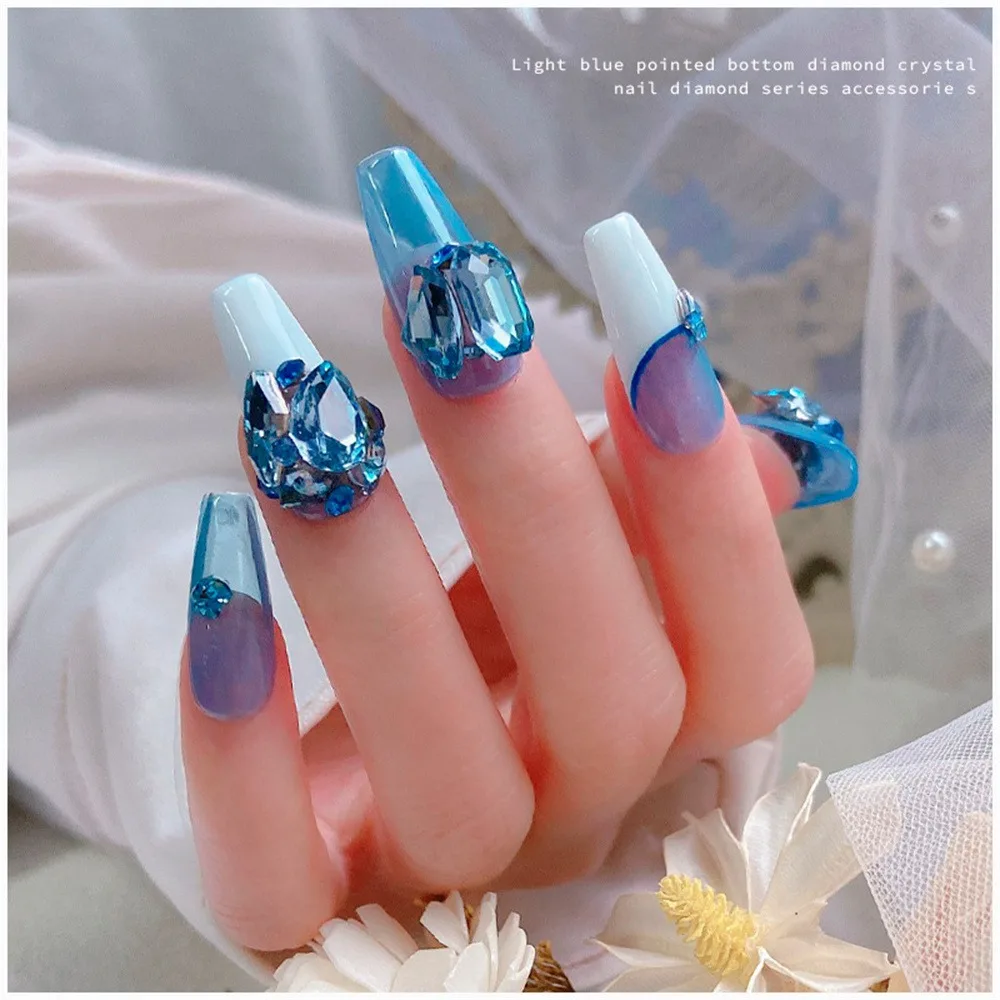 Hellblaue Serie Nail Art hochwertige Glas-Strasssteine in verschiedenen Formen, scharfe Unterseite, Edelsteine für Nail-Art-Dekorationen