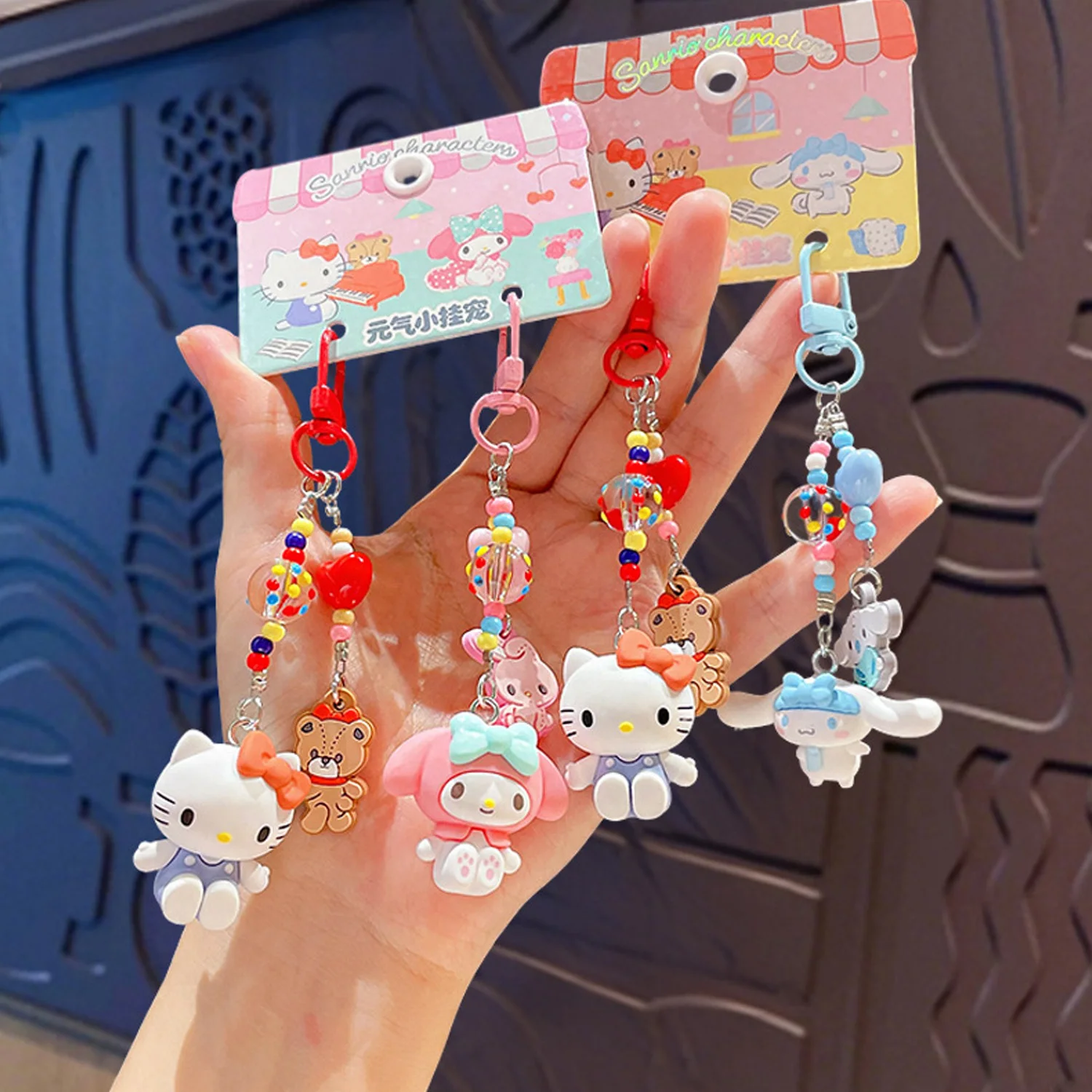 Hallo Kitty My Melody Cinnamoroll Taschenanhänger, bunte Perlenkette, Mini-Figur zur Dekoration von Rucksäcken, Geschenk – Detail 2