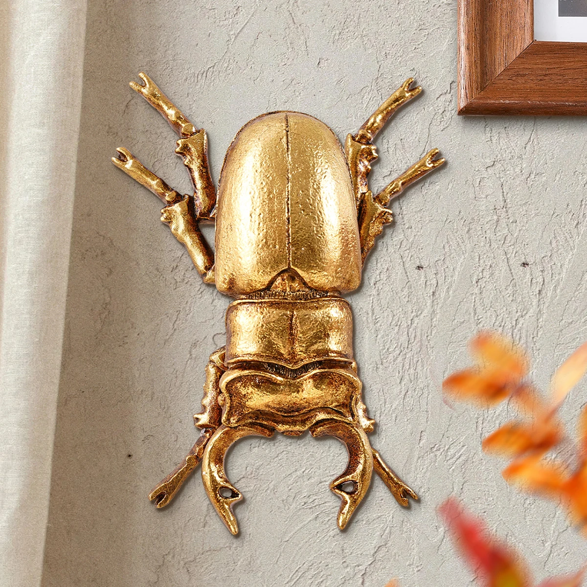 1PC, Resin-Made Golden Shovel Insect Home Decoration Craft Wall Hanging, a Collectible Hanging Accessory for Insect Enthusiasts