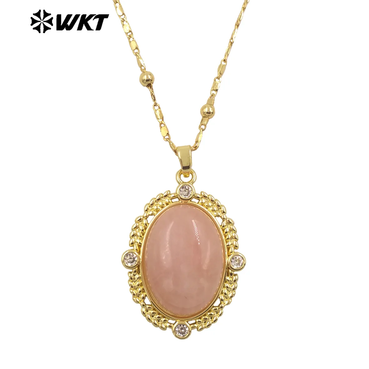 

WT-N1474 2024 Retro Palace Style Exquisite Pattern Edging With High Quality Gemstone And Zircon Inlaid Pendant Necklace