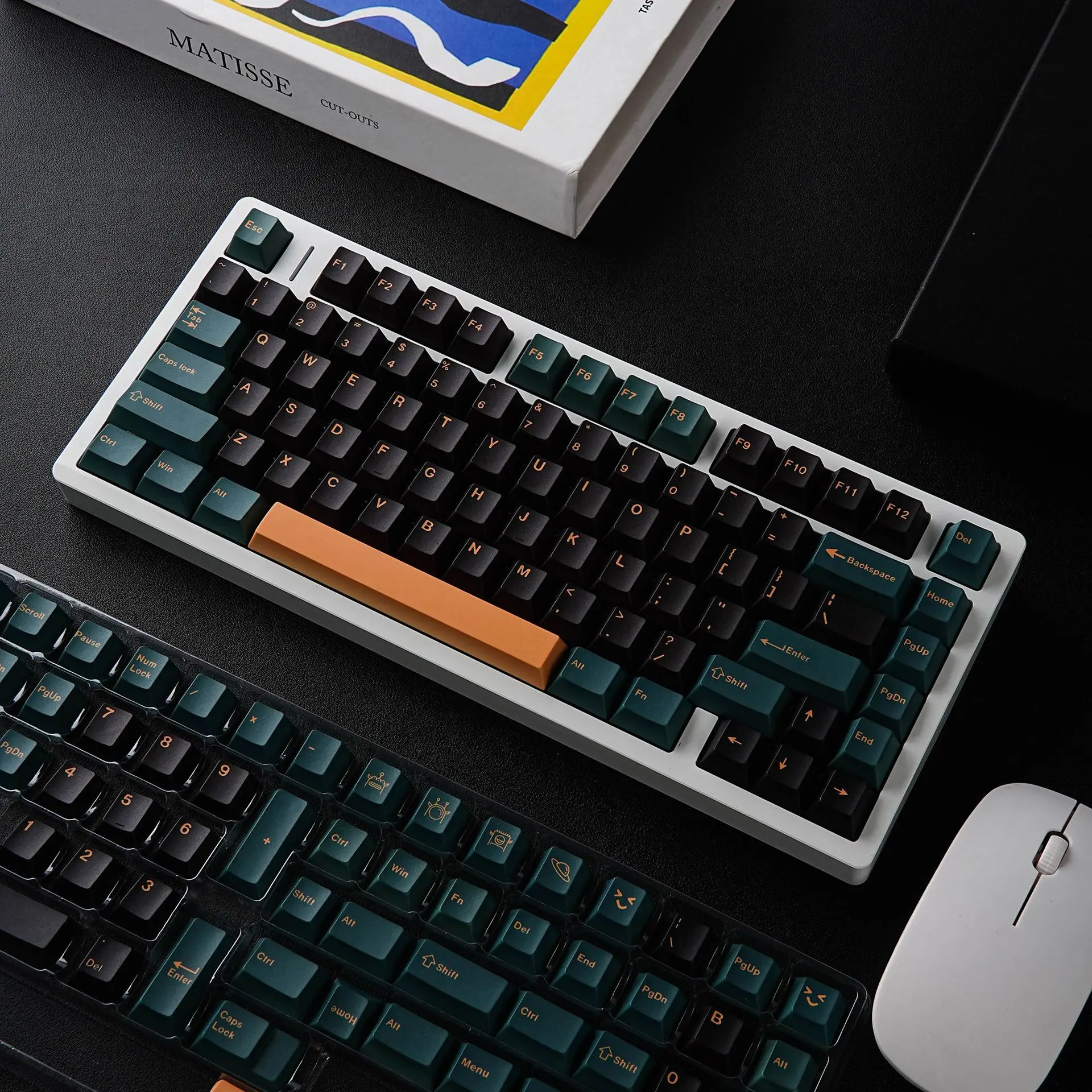 

Колпачки для клавиш Mars Green PBT, раскладка ISO/US, с арабскими, корейскими, немецкими, французскими, испанскими, русскими символами, набор из 143 клавиш, 5-сторонняя сублимационная печать, черные