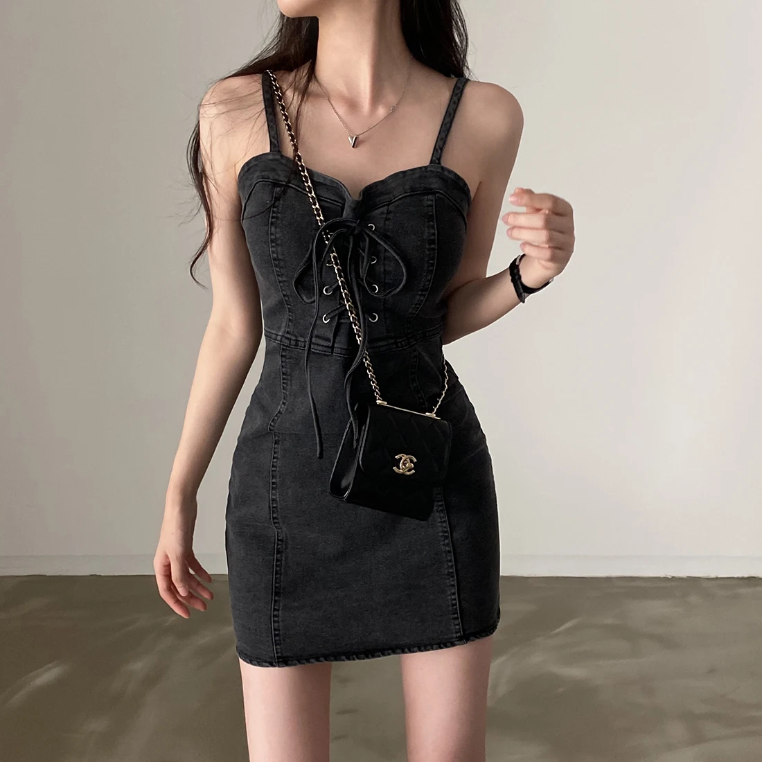 

Корейское шикарное летнее винтажное джинсовое платье миди без бретелек с одним плечом, повседневное платье без рукавов с узлом для женщин