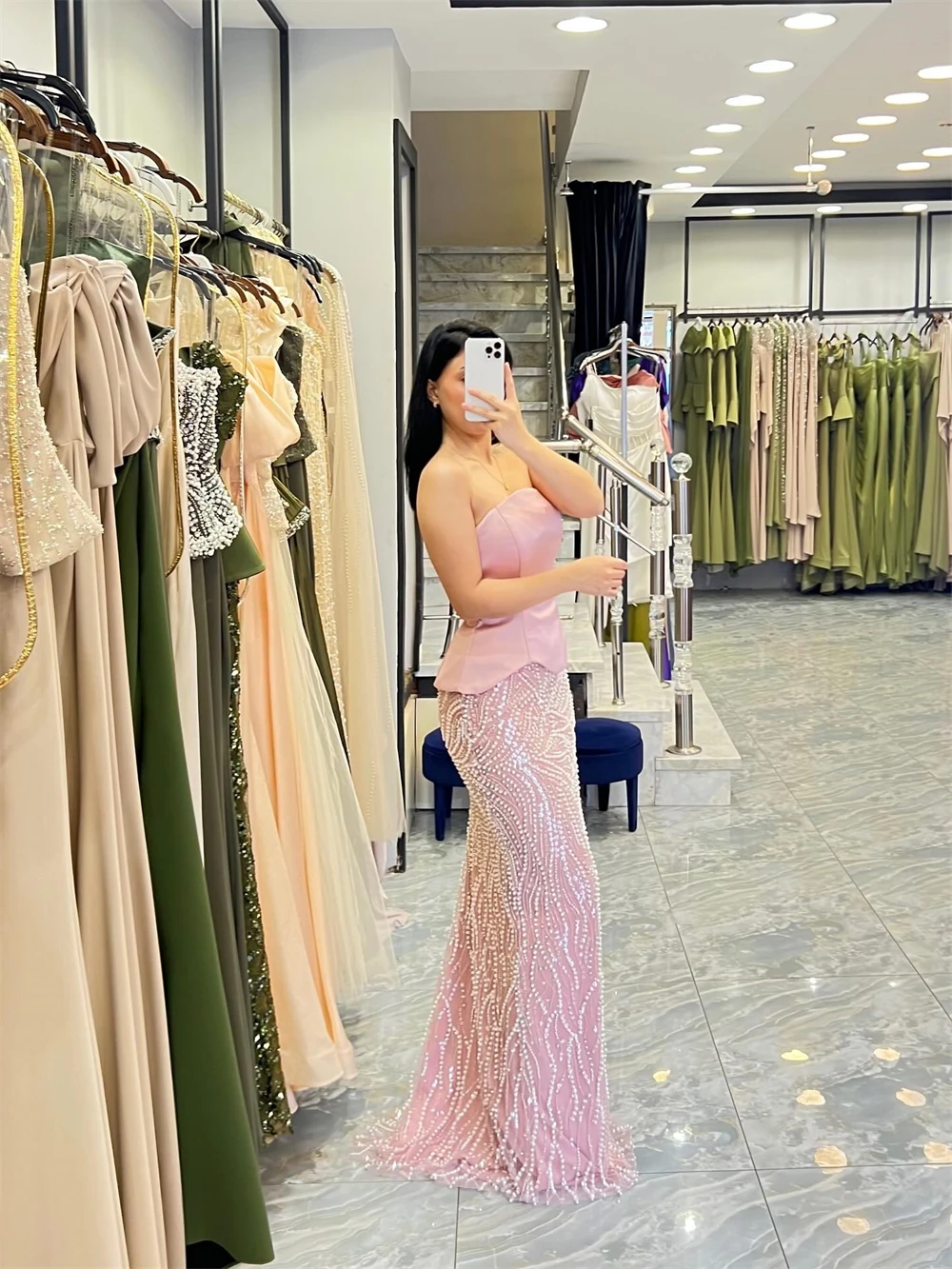 Customized Classic Pink Organza Evening Dress Elegant Strapless Sleeveless Celebrity Gowns Formal Straight Crystal Party Dresses