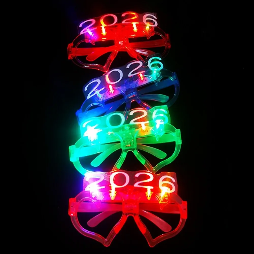 LED توهج 2026 السنة الجديدة توهج نظارات مربع/الحب شكل قلب رقم الرسالة 2026 LED توهج نظارات ملونة تضيء